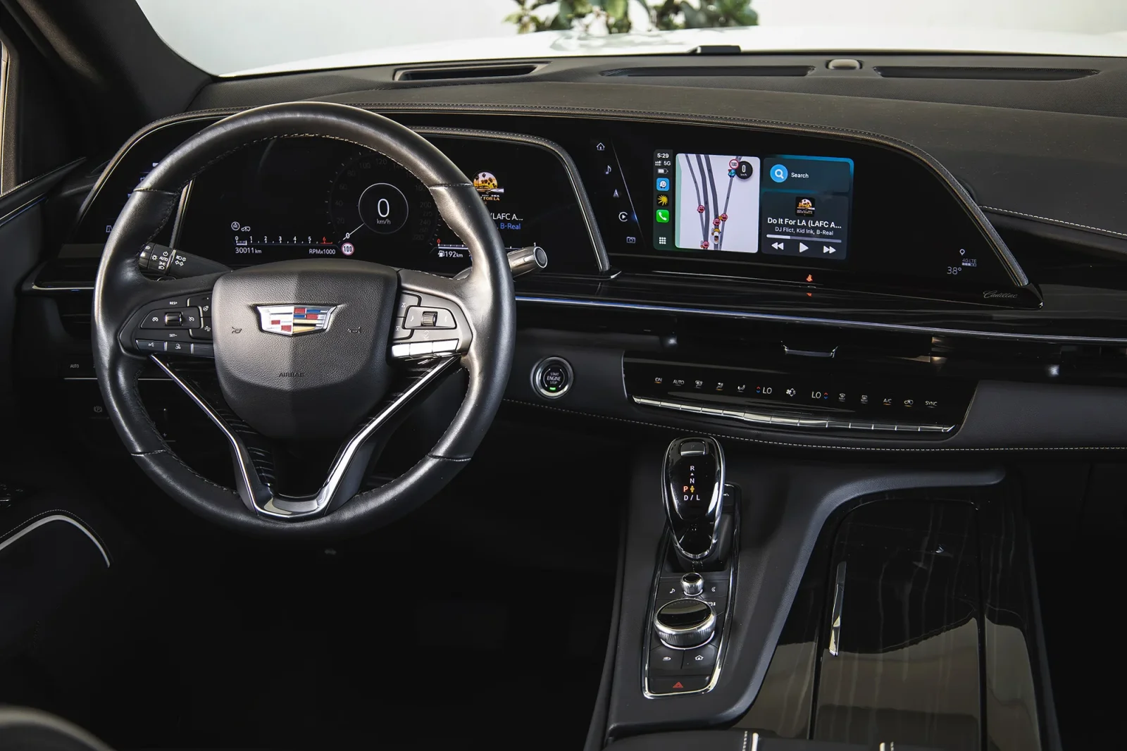 Kiralık Cadillac Escalade  Beyaz 2025 içinde Dubai - 4 