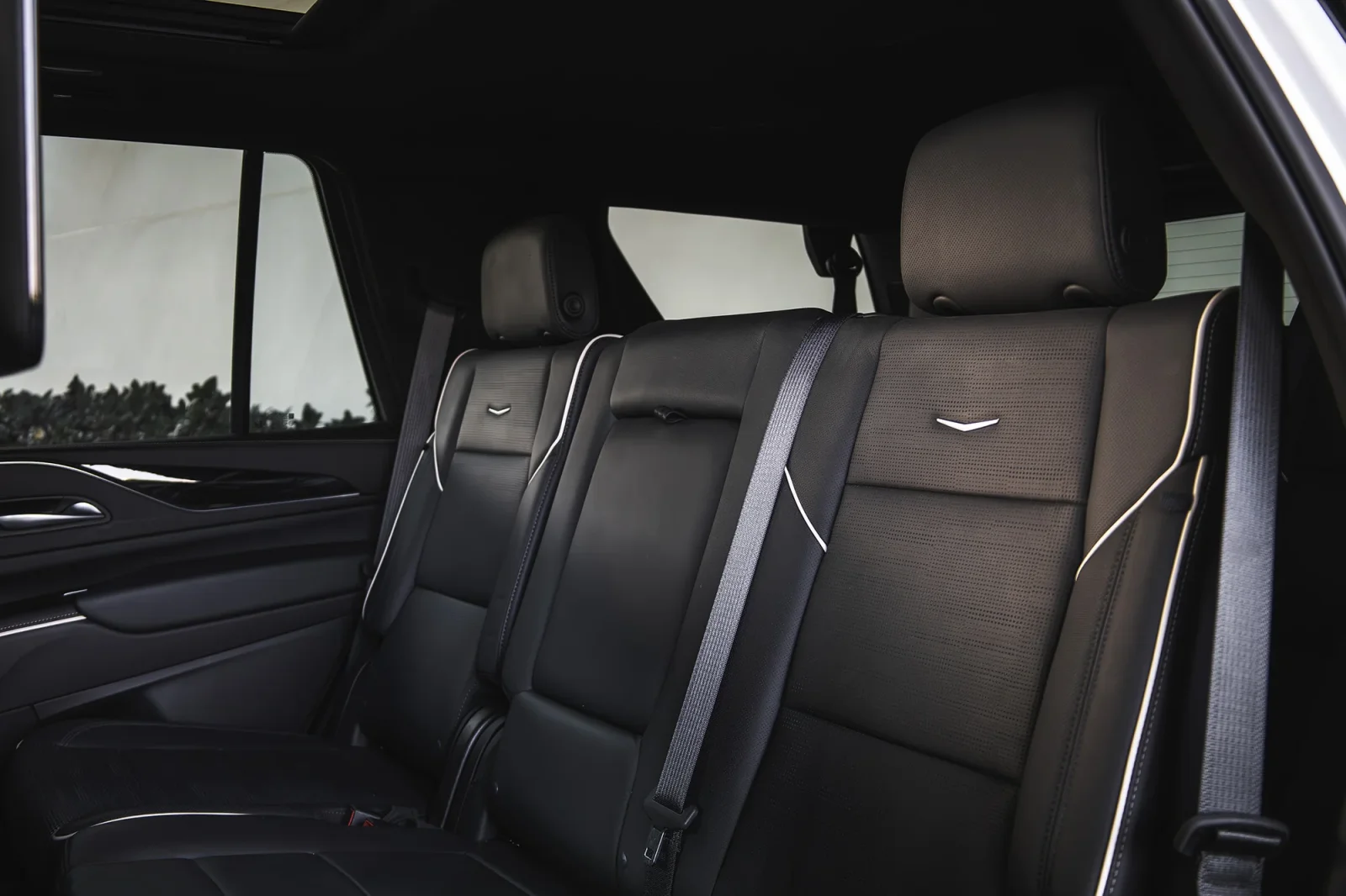 Kiralık Cadillac Escalade  Beyaz 2025 içinde Dubai - 11 