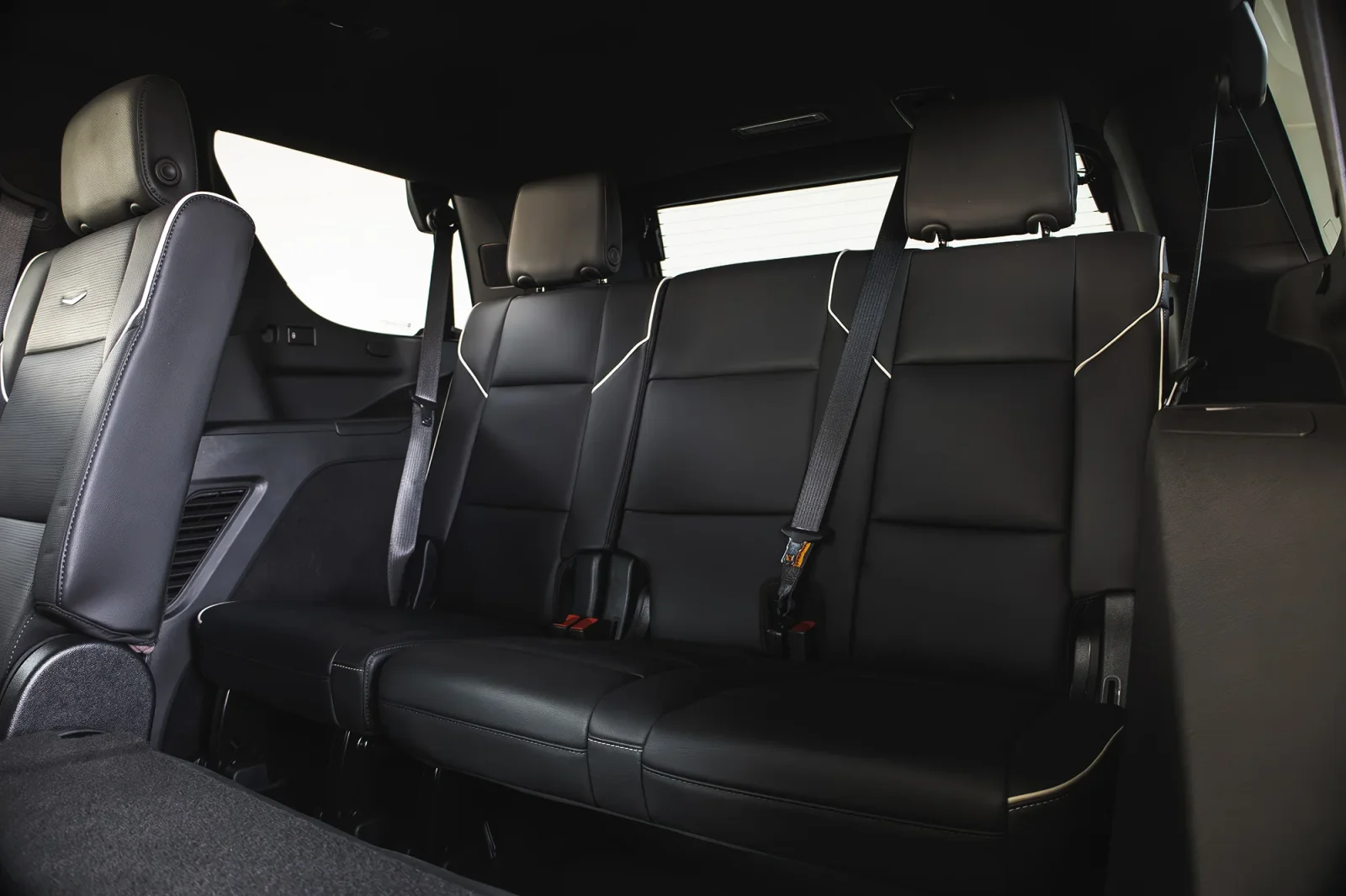 Kiralık Cadillac Escalade  Beyaz 2025 içinde Dubai - 12 