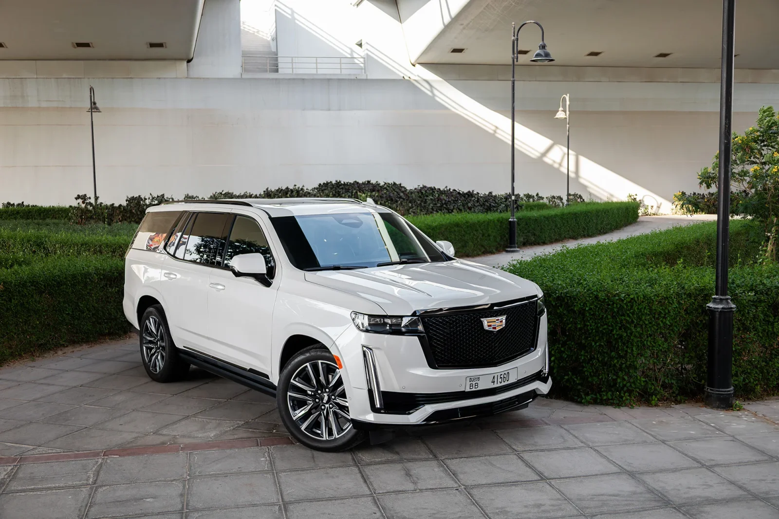 Kiralık Cadillac Escalade  Beyaz 2025 içinde Dubai - 15 