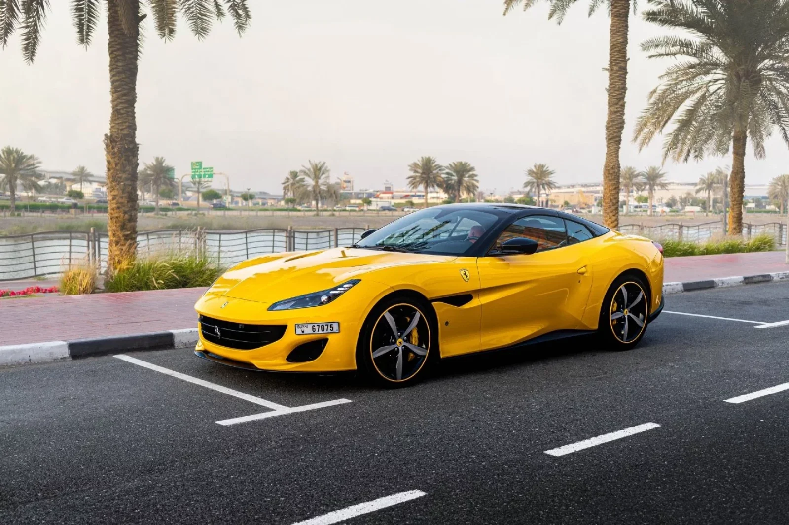 Kiralık Ferrari Portofino  Sarı 2020 içinde Dubai