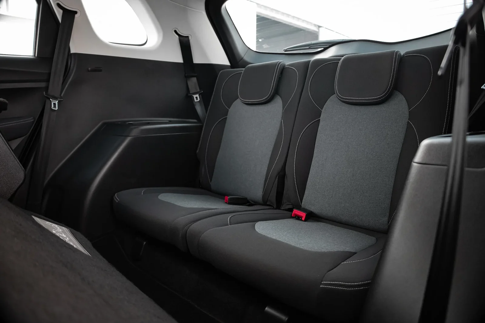 Loyer Chevrolet Captiva  Noir 2023 en Dubai - 7 