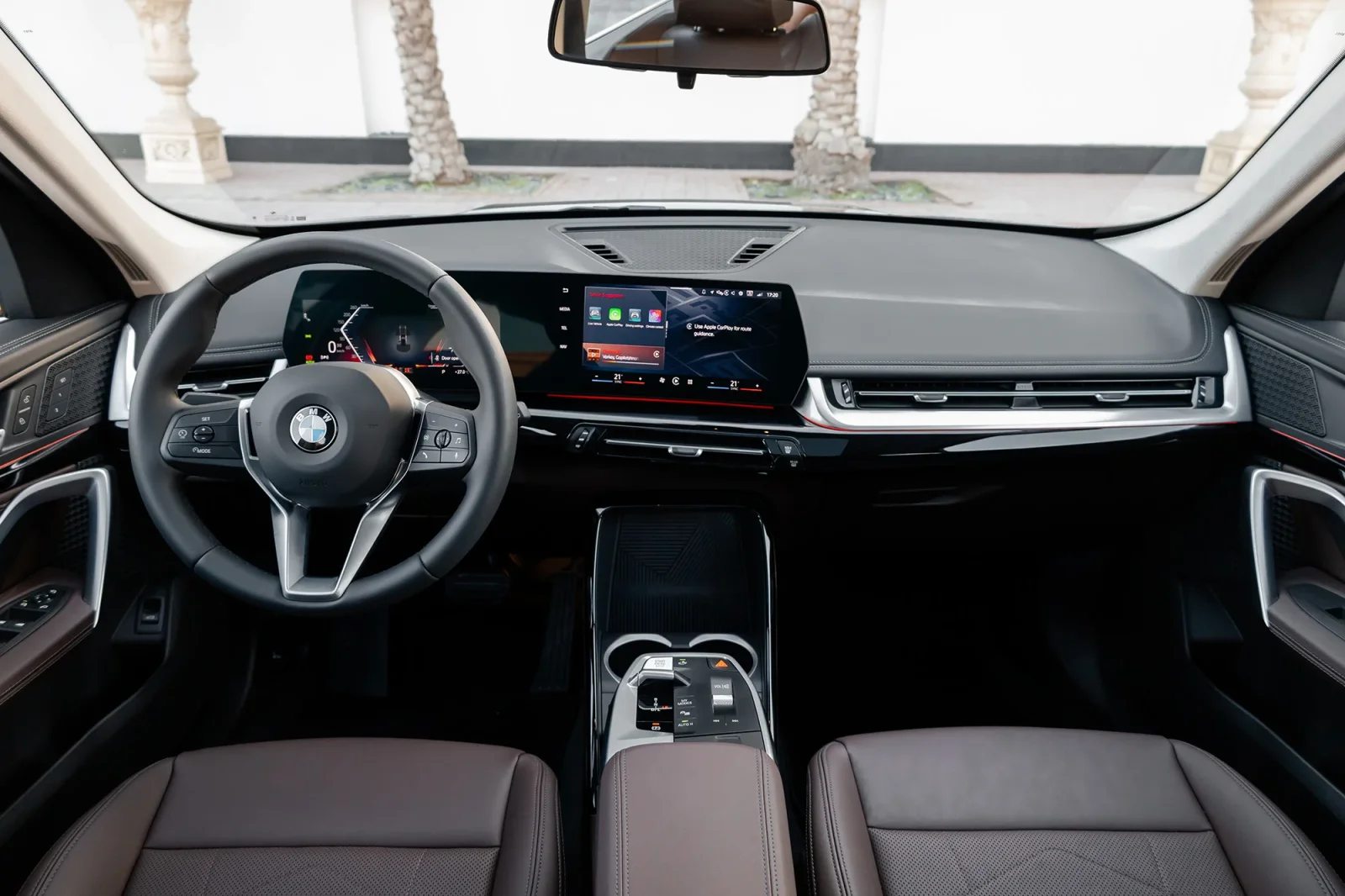 Loyer BMW X1  Noir 2024 en Dubai - 3 