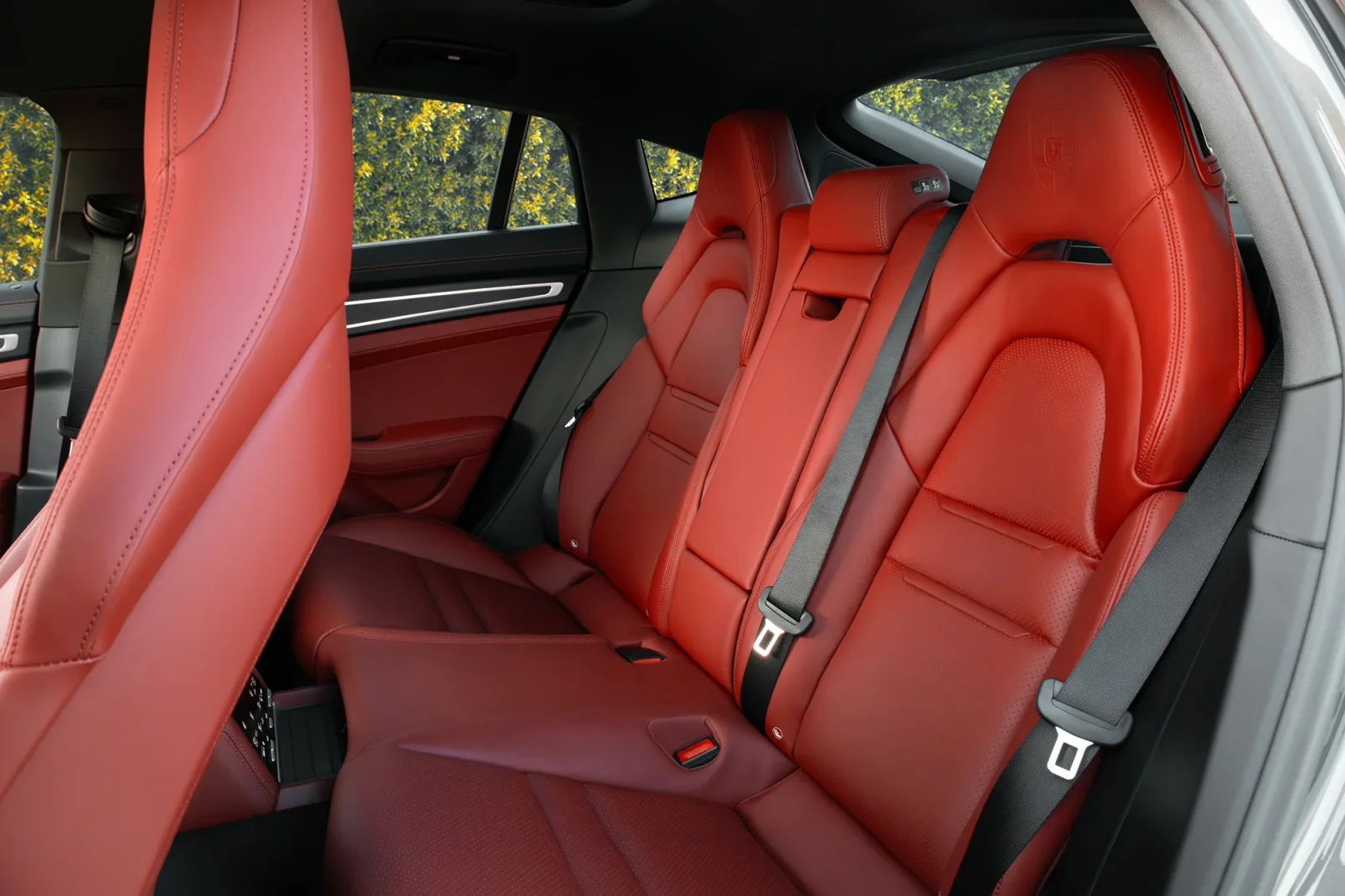 Kiralık Porsche Panamera  Gri 2023 içinde Dubai - 5 