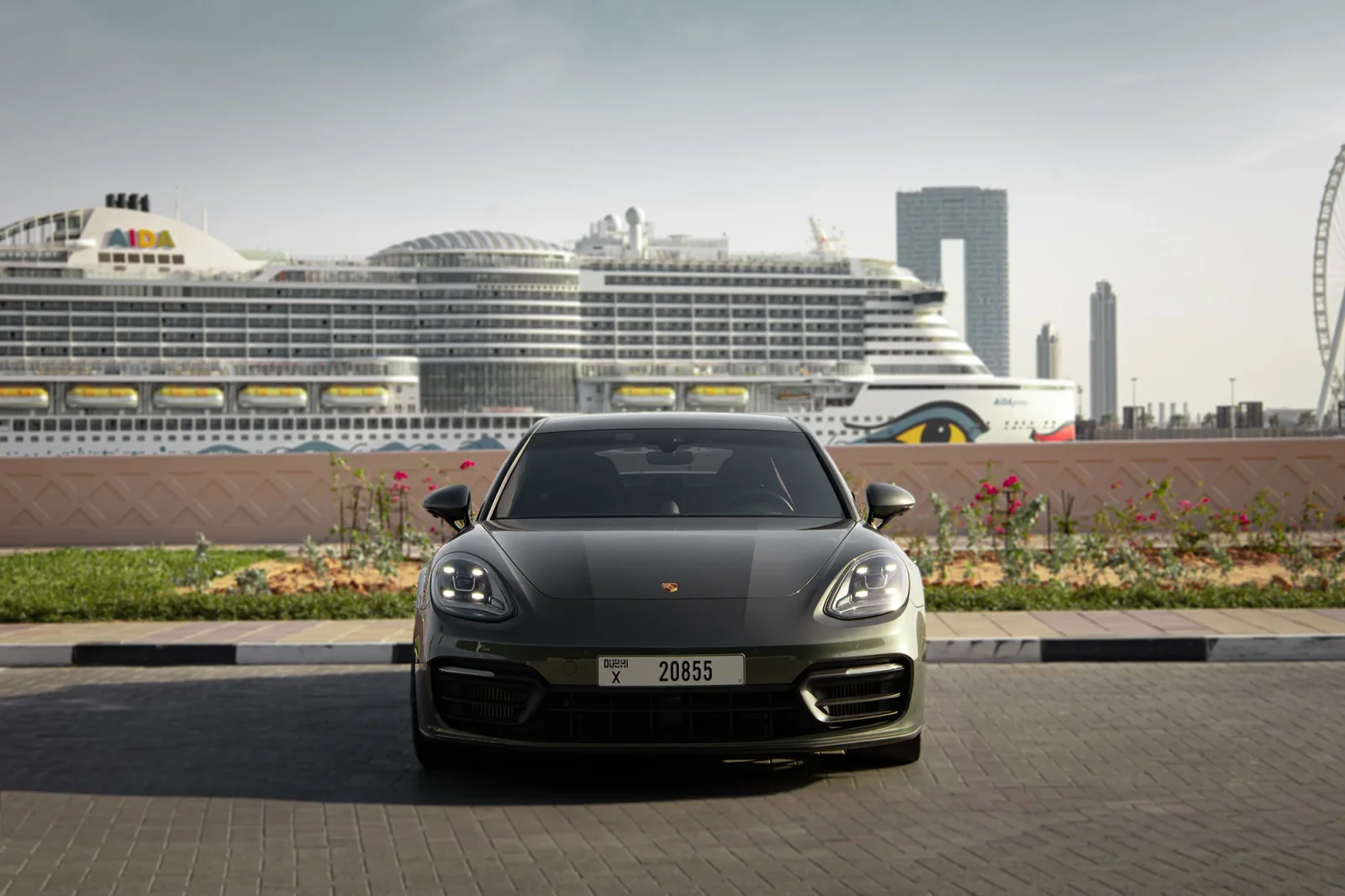 Kiralık Porsche Panamera  Gri 2023 içinde Dubai - 2 