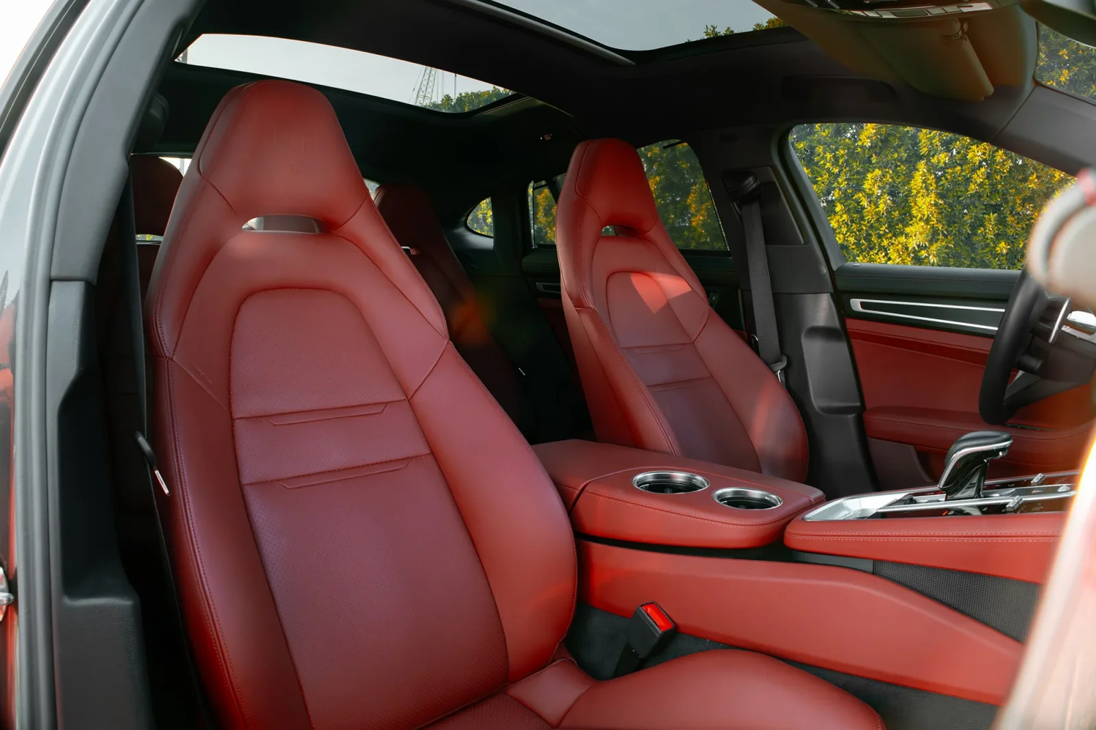 Kiralık Porsche Panamera  Gri 2023 içinde Dubai - 4 