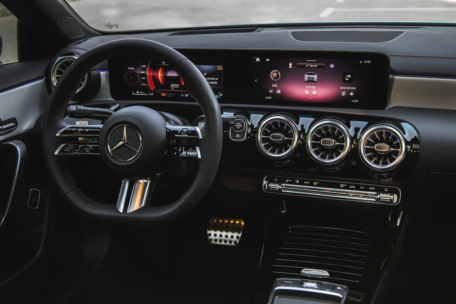 Huren Mercedes-Benz CLA-Class 4M Blauw 2024 in Dubai - 3 