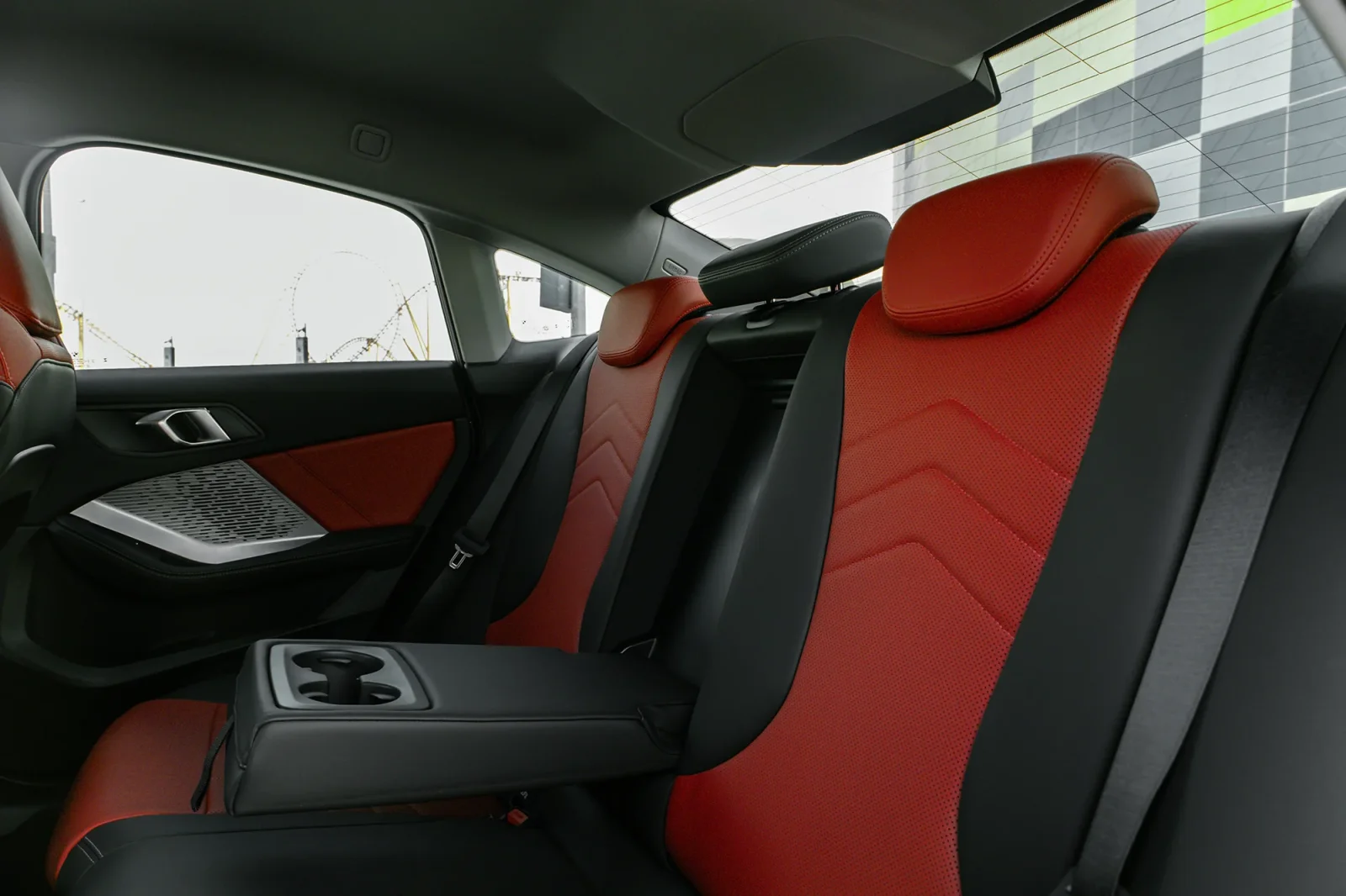 Alquiler BMW 2-Series 218i Violeta 2025 en Dubái - 11 