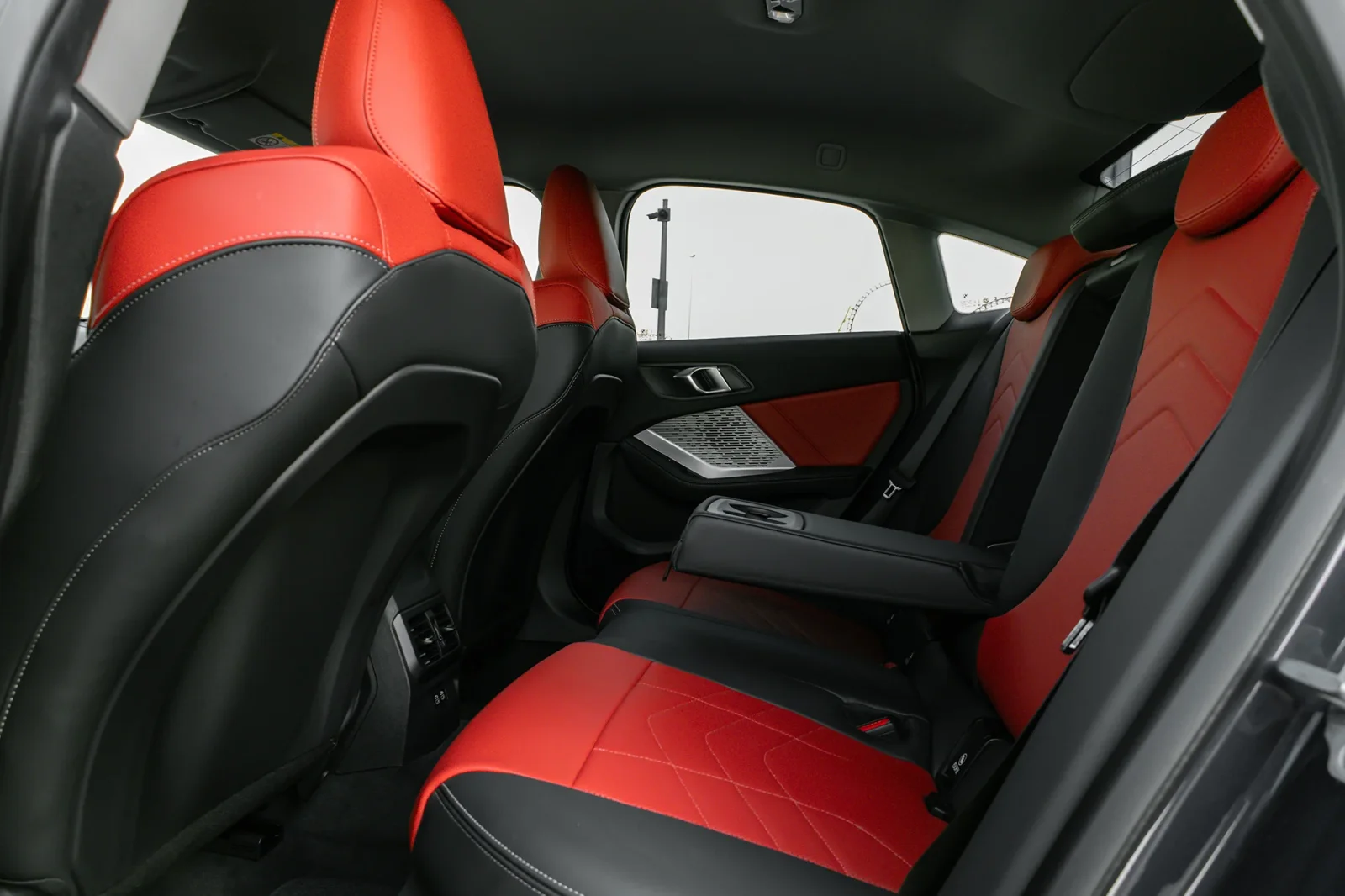 Alquiler BMW 2-Series 218i Violeta 2025 en Dubái - 10 