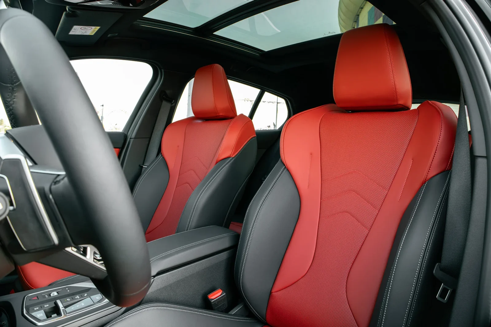 Miete BMW 1-Series 118i Violett 2025 in der Dubai - 4 