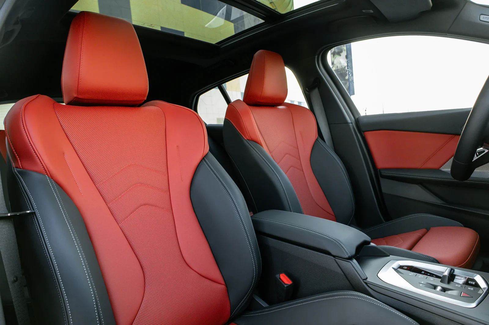 Miete BMW 1-Series 118i Violett 2025 in der Dubai - 5 