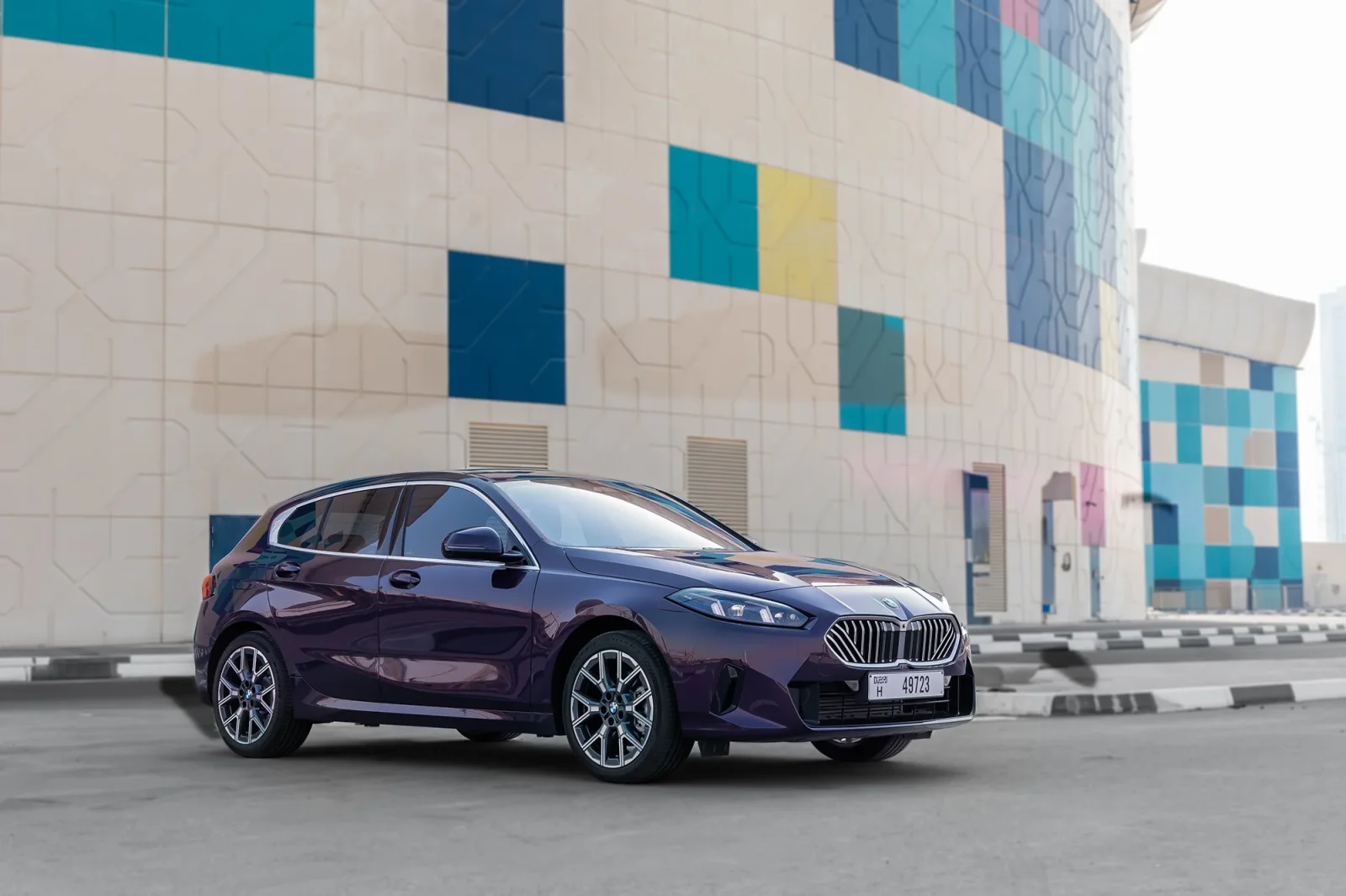 Miete BMW 1-Series 118i Violett 2025 in der Dubai - 2 
