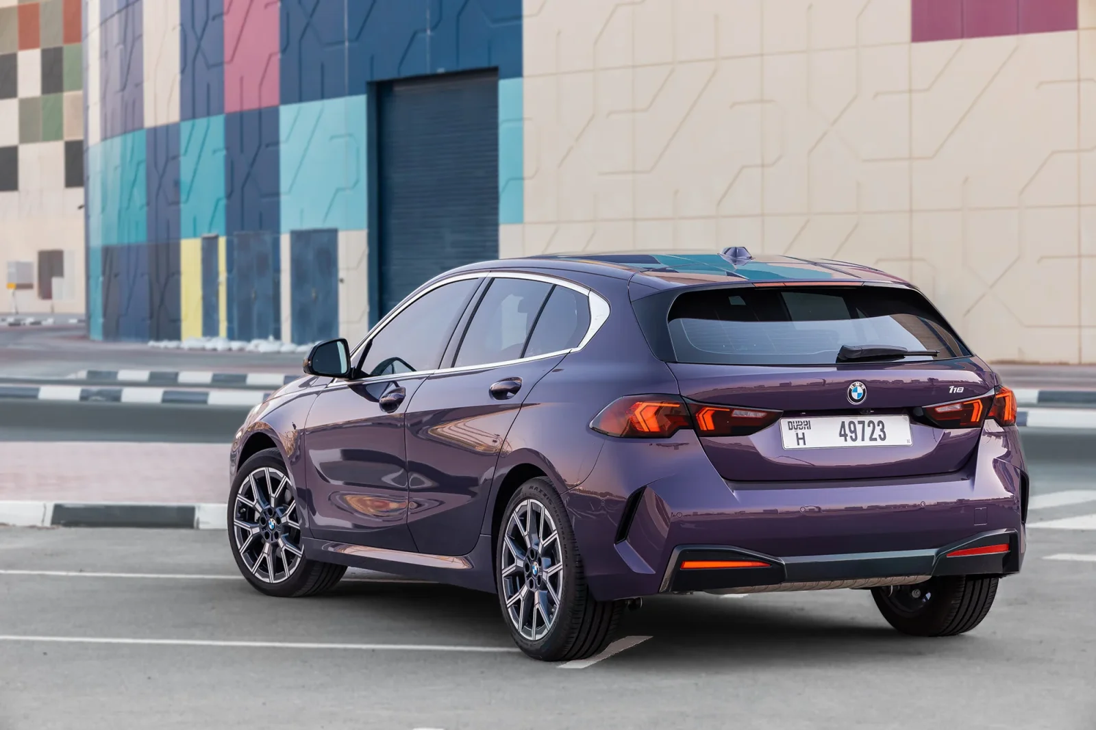 Miete BMW 1-Series 118i Violett 2025 in der Dubai - 12 