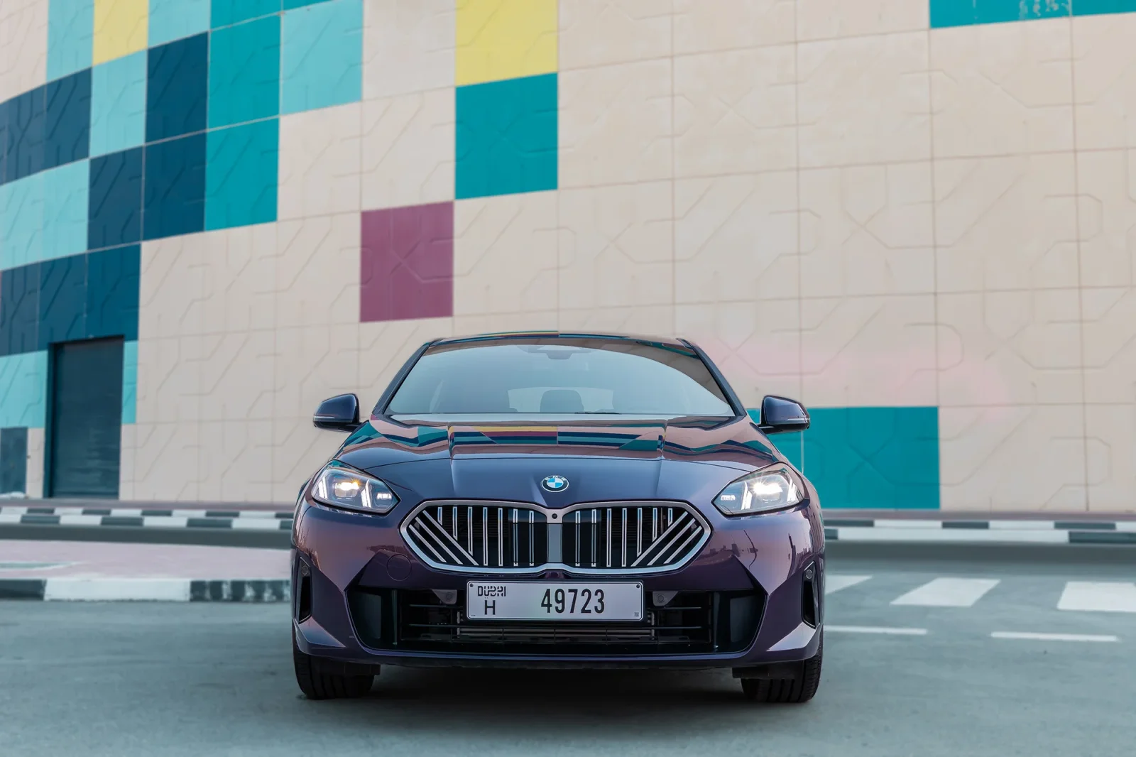 Miete BMW 1-Series 118i Violett 2025 in der Dubai - 13 