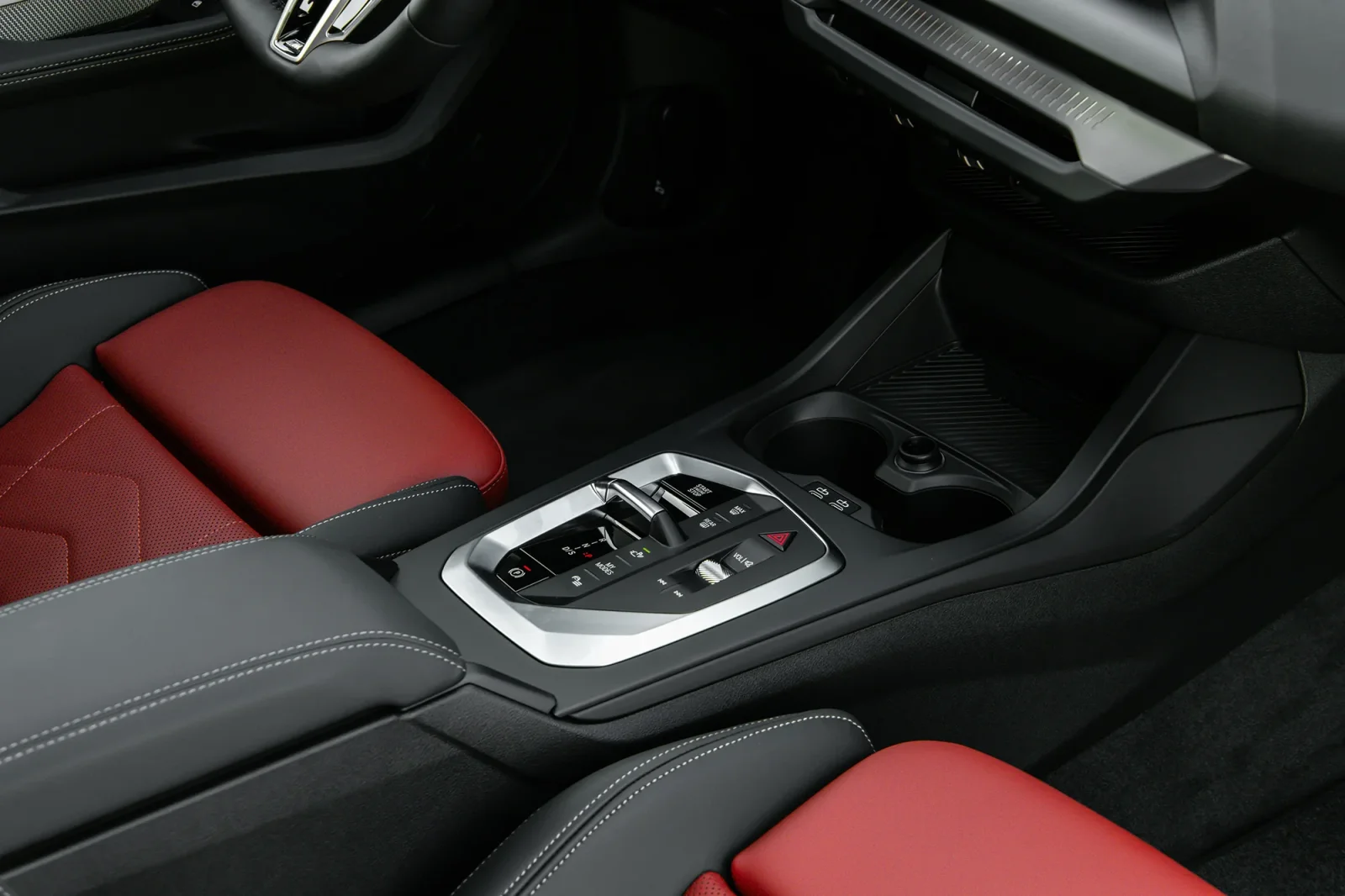 Miete BMW 1-Series 118i Violett 2025 in der Dubai - 6 