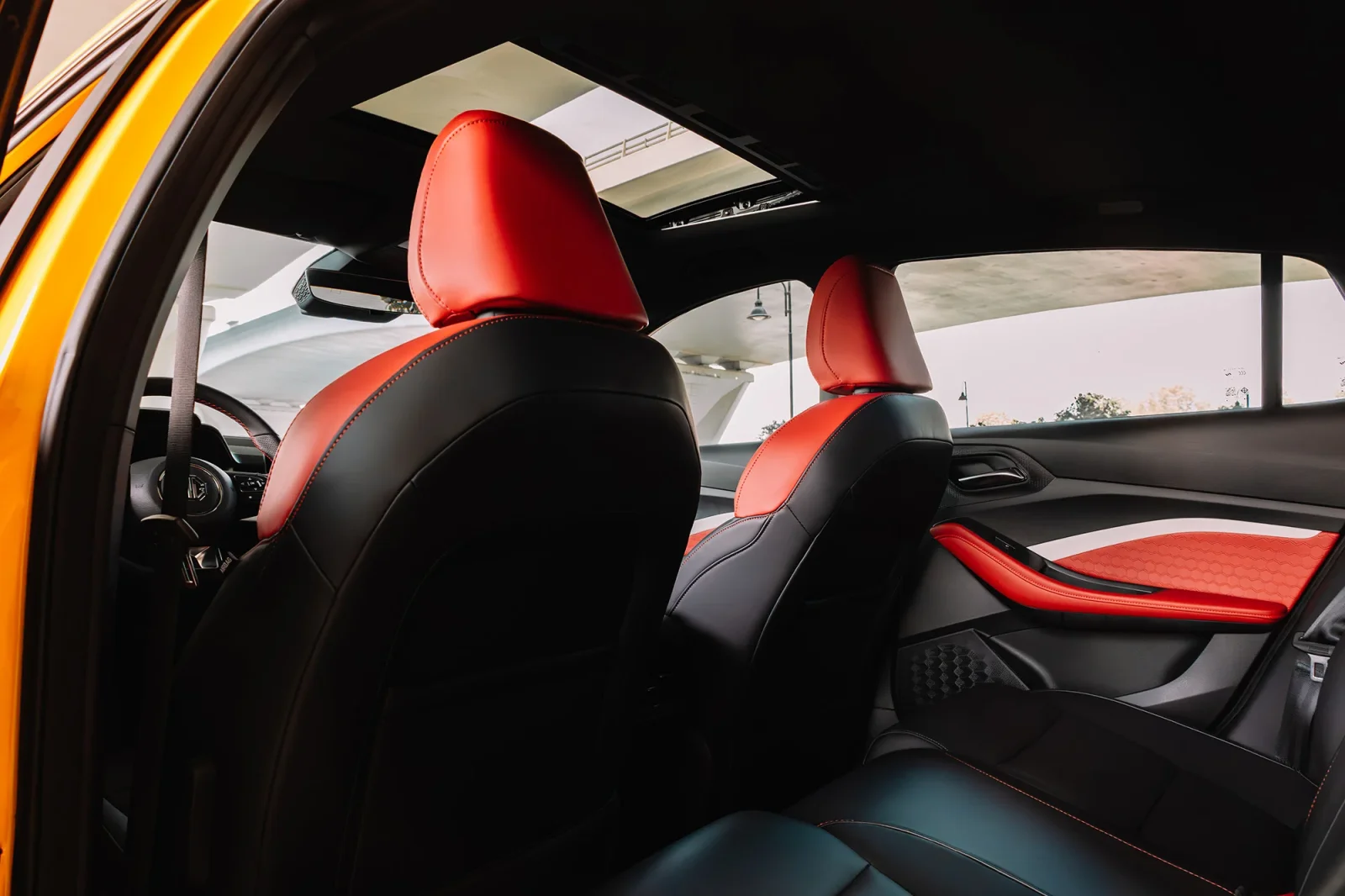 Аренда MG gt  Желтый 2025 в Дубае - 5 