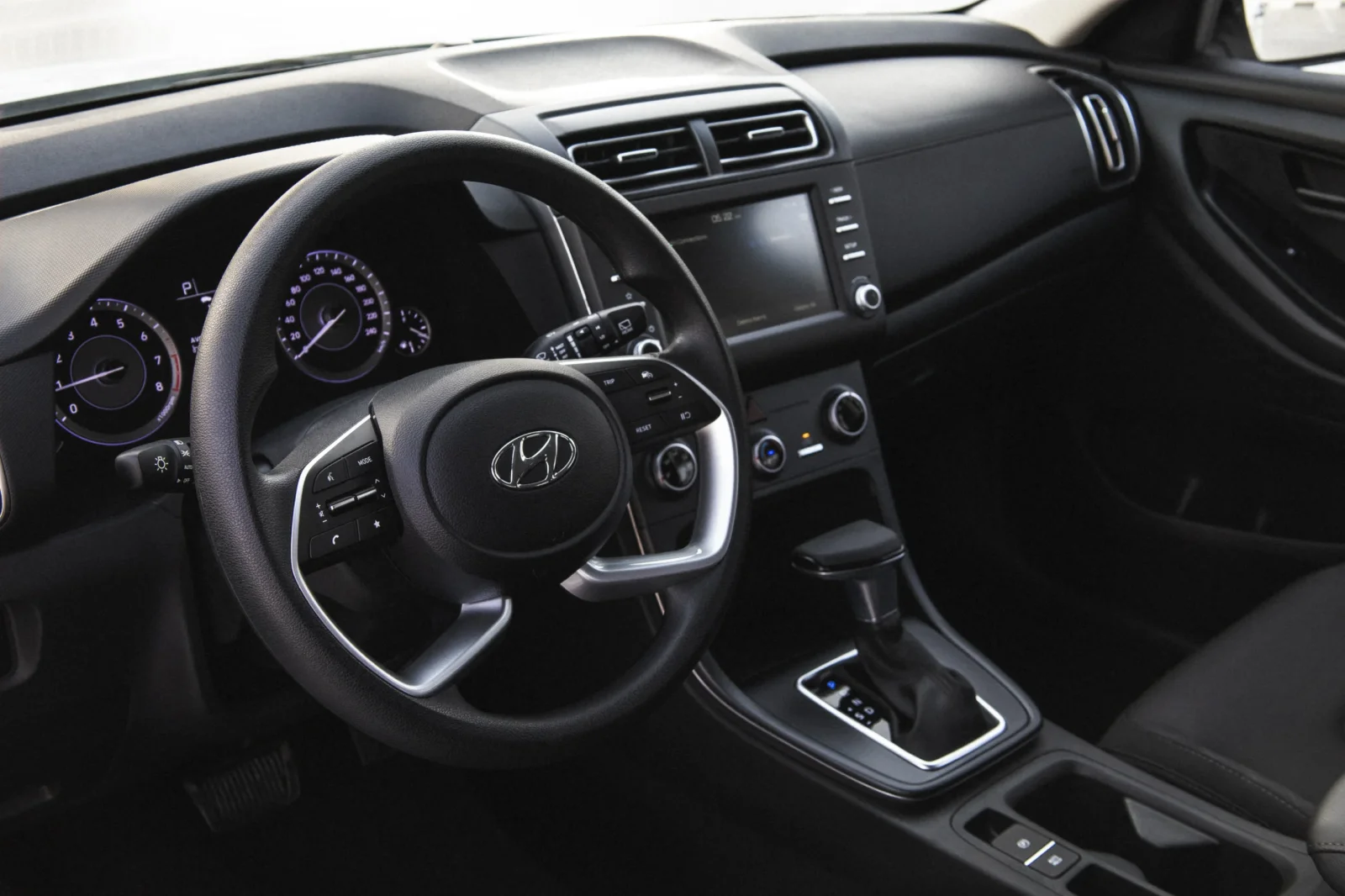 Rent Hyundai Creta  White 2025 in Dubai - 3 