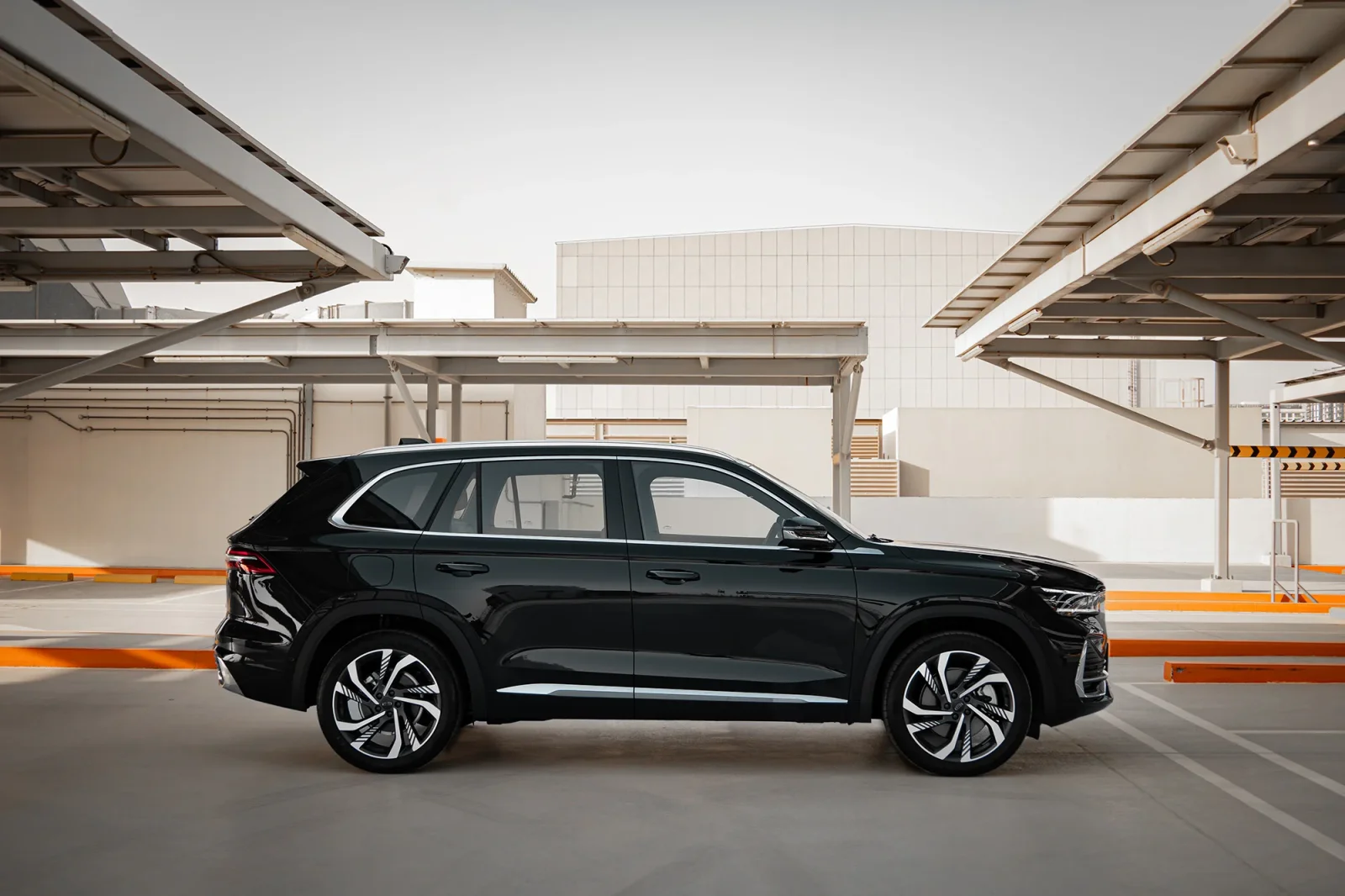 Alquiler Geely Monjaro  Negro 2025 en Dubái - 8 