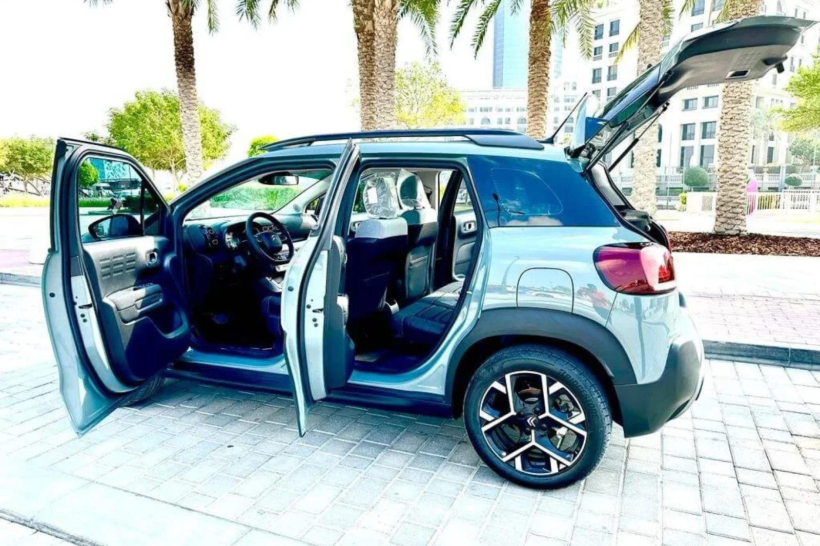 Alquiler Citroen C3  Gris 2024 en Dubái - 2 