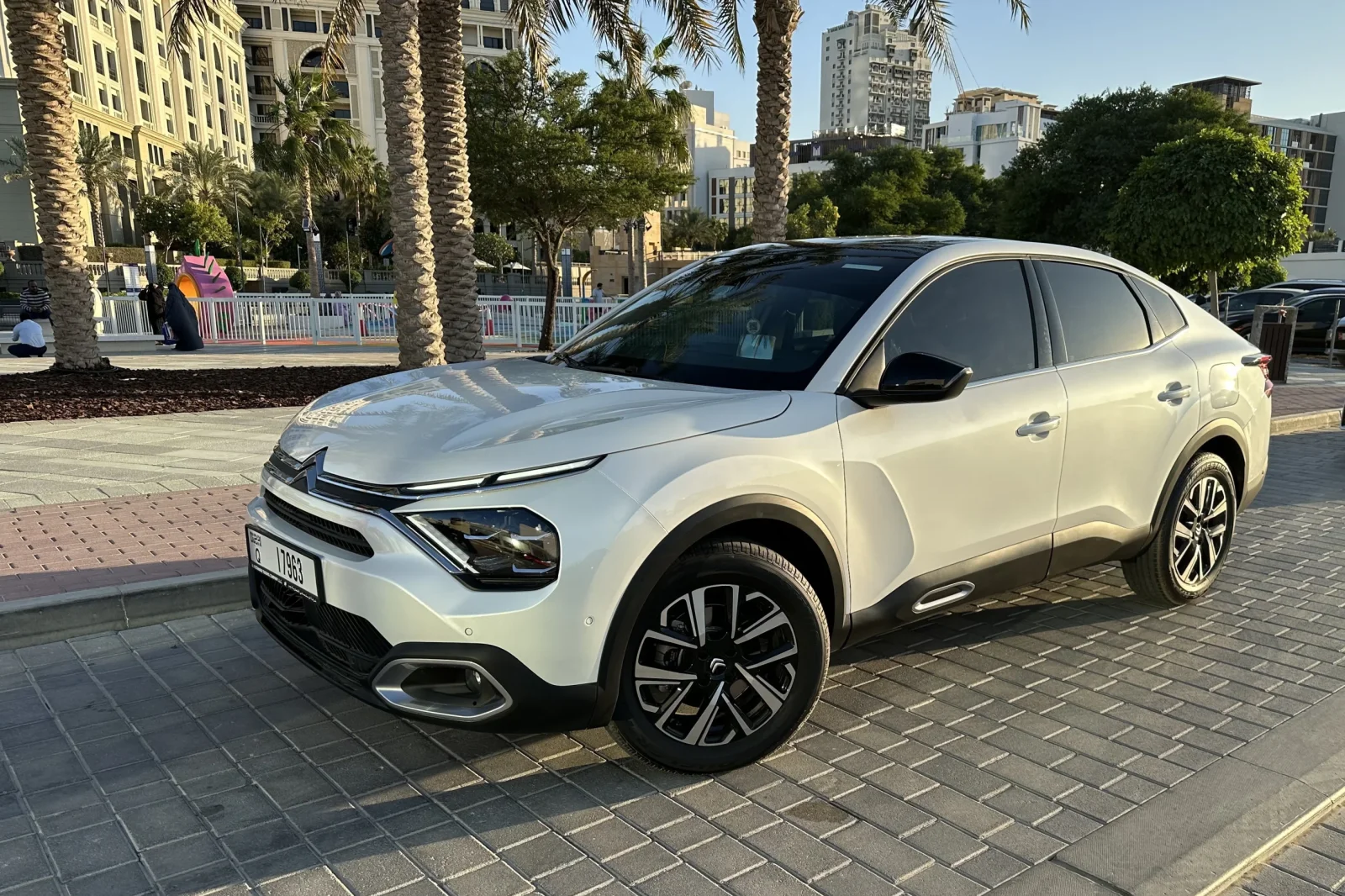 Loyer Citroen C4 X Argent 2024 en Dubai