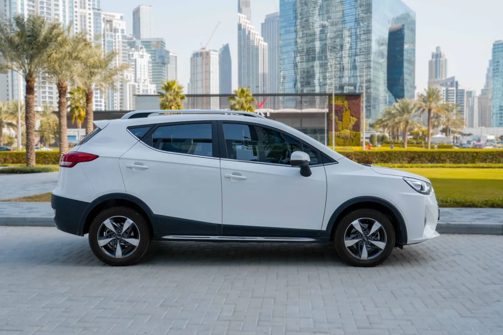 Miete JAC S3  Weiß 2023 in der Dubai - 2 