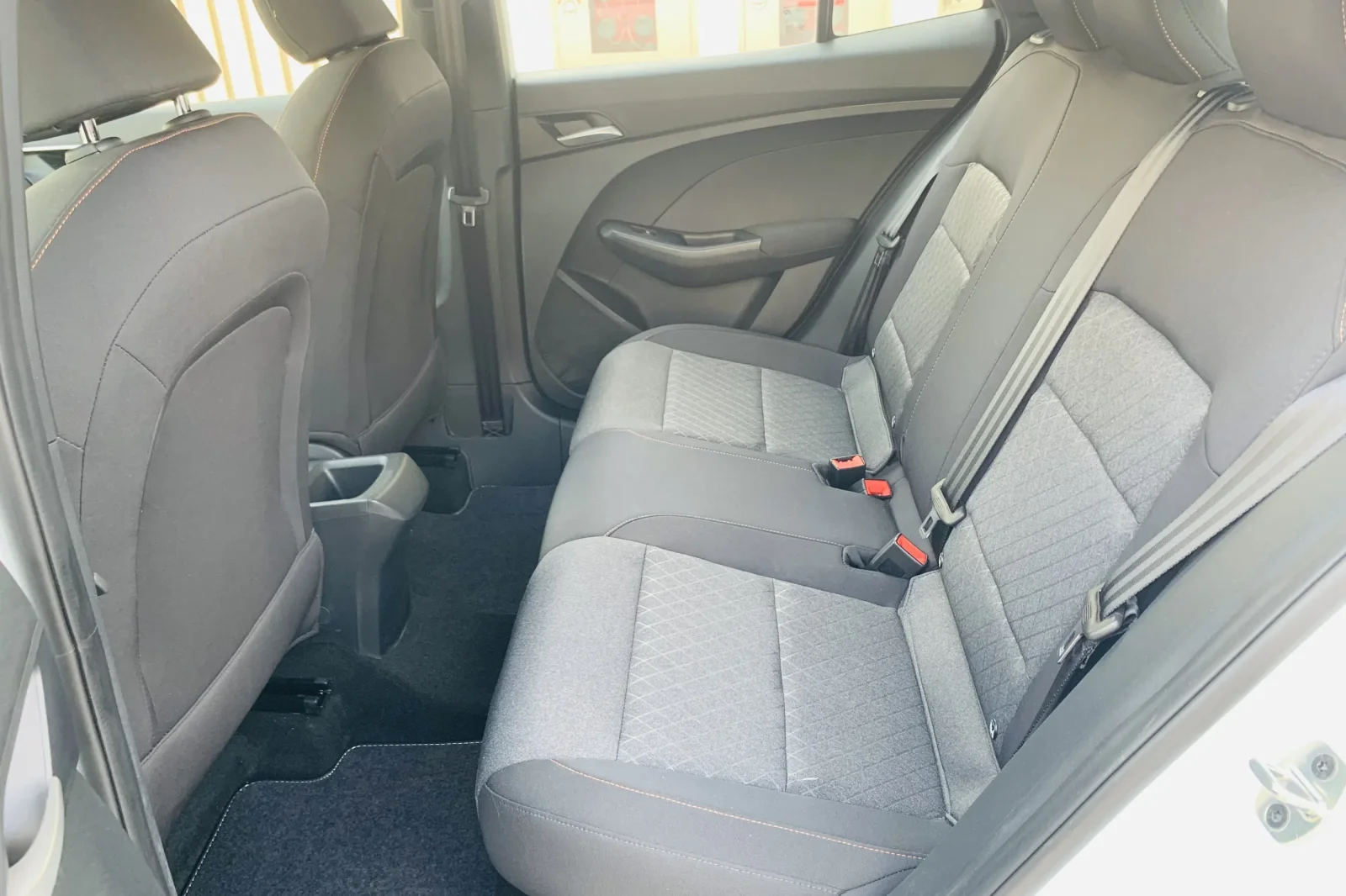 Kiralık MG 3  Beyaz 2025 içinde Dubai - 3 