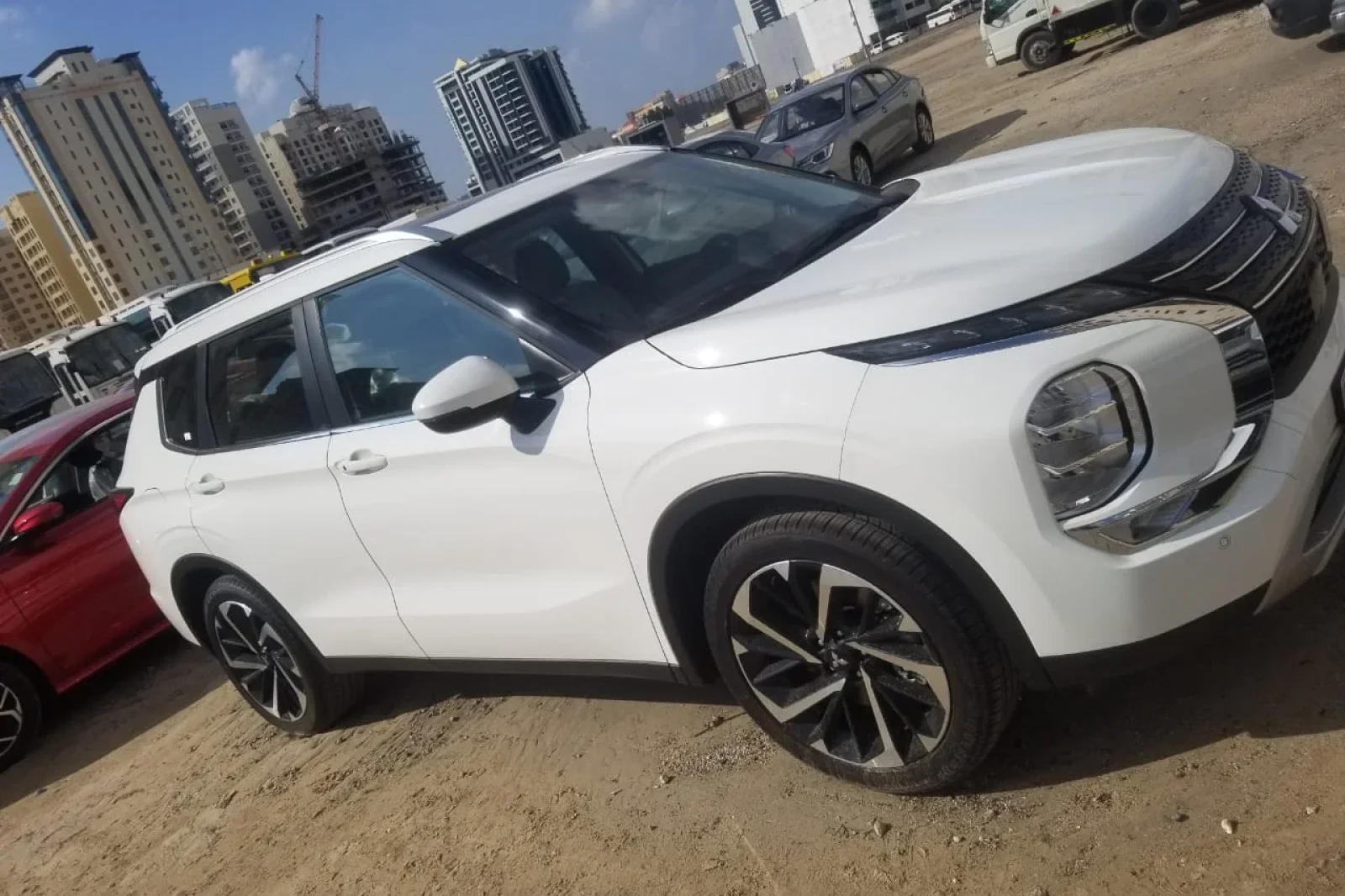Loyer Mitsubishi Outlander  Blanc 2024 en Dubai
