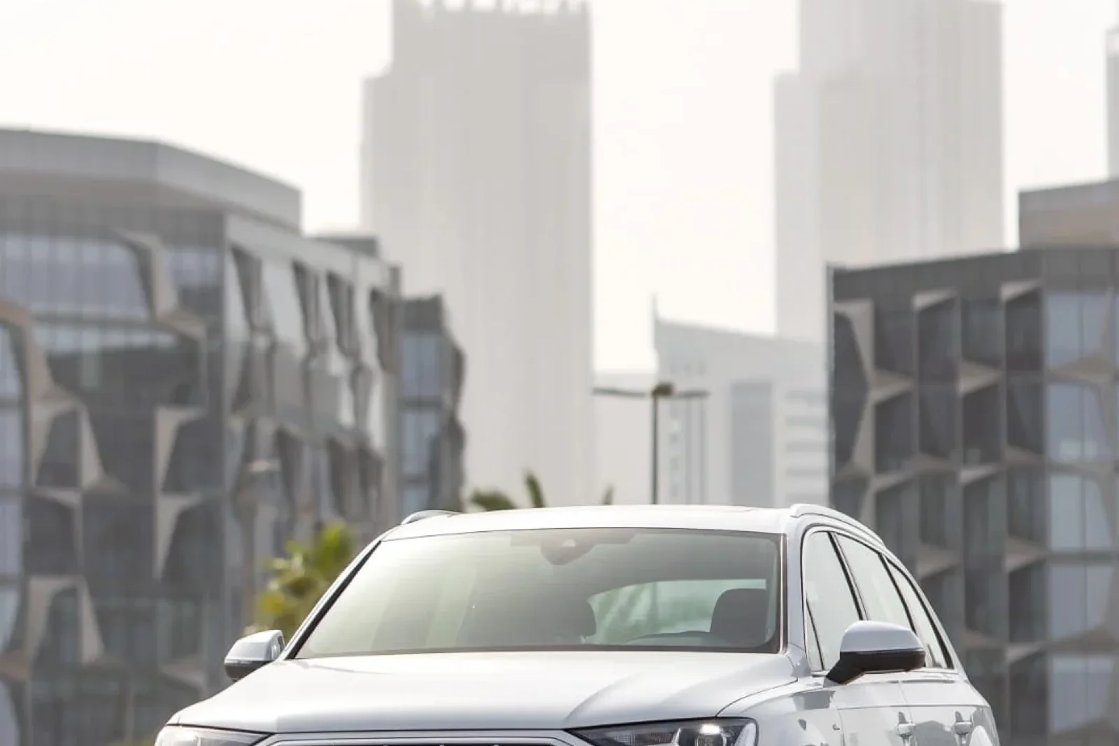 Kiralık Audi Q7  Beyaz 2022 içinde Dubai
