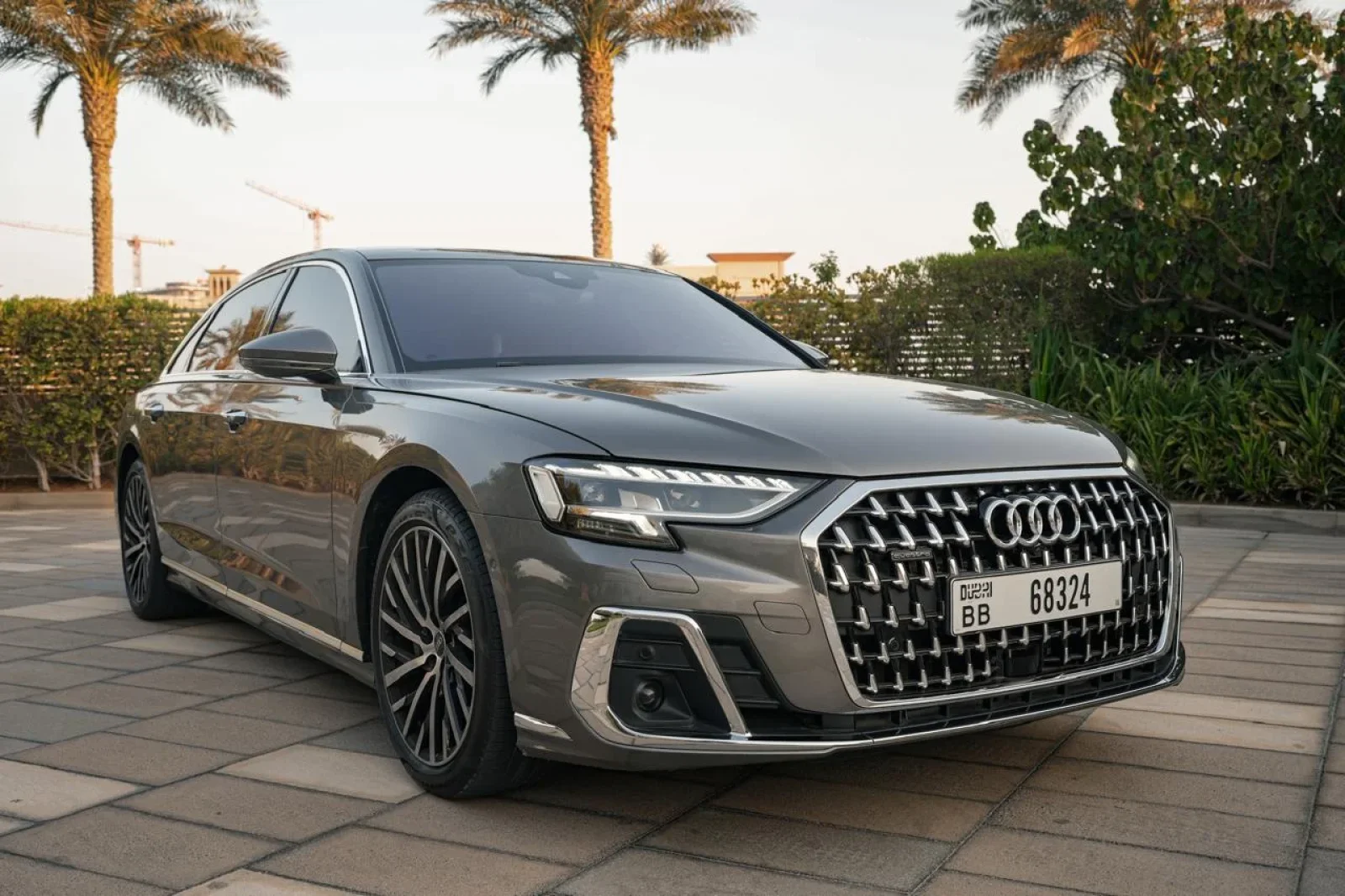 Kiralık Audi A8  Zeytin 2024 içinde Dubai