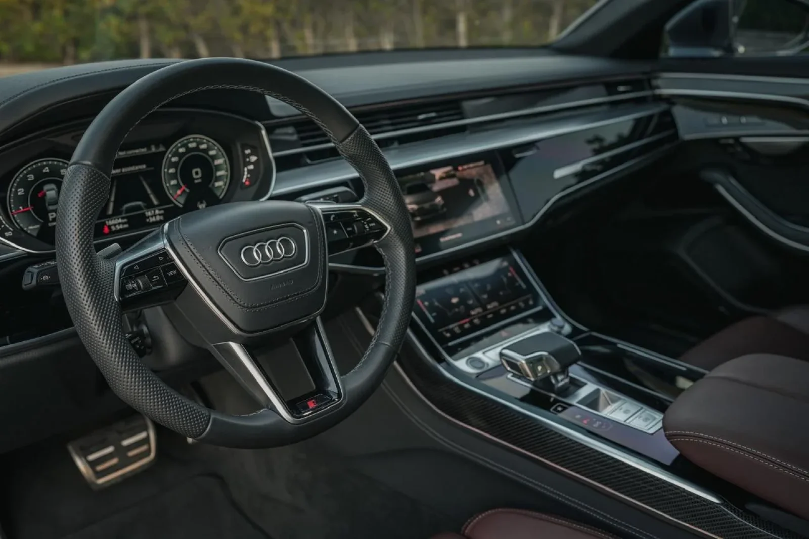 Kiralık Audi A8  Zeytin 2024 içinde Dubai