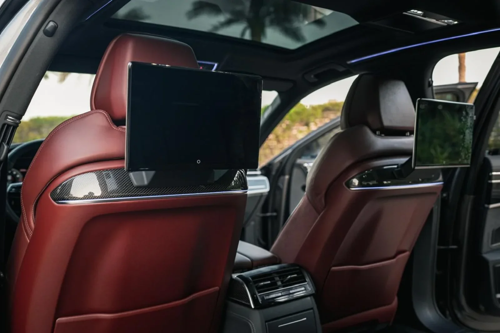 Kiralık Audi A8  Zeytin 2024 içinde Dubai