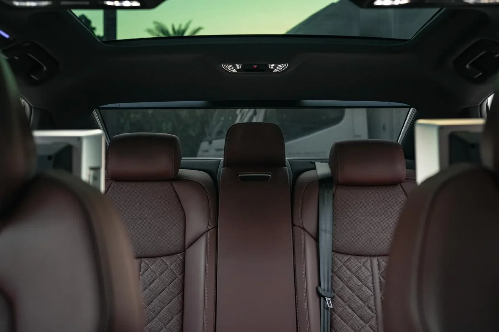 Kiralık Audi A8  Zeytin 2024 içinde Dubai