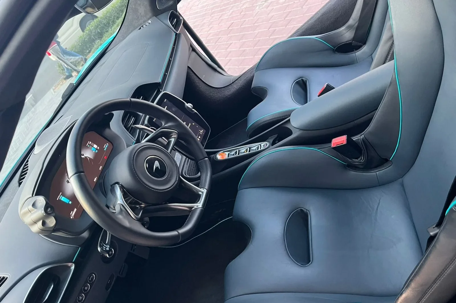 Loyer McLaren Artura  Cyan 2022 en Dubai