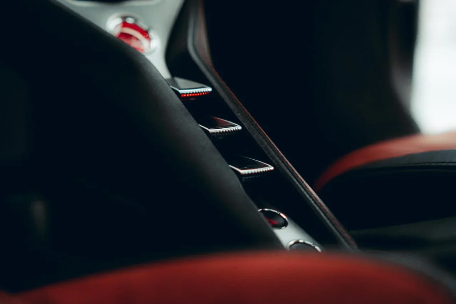 Huren McLaren 720S Mclaren 750S spider Zilver 2024 in Dubai