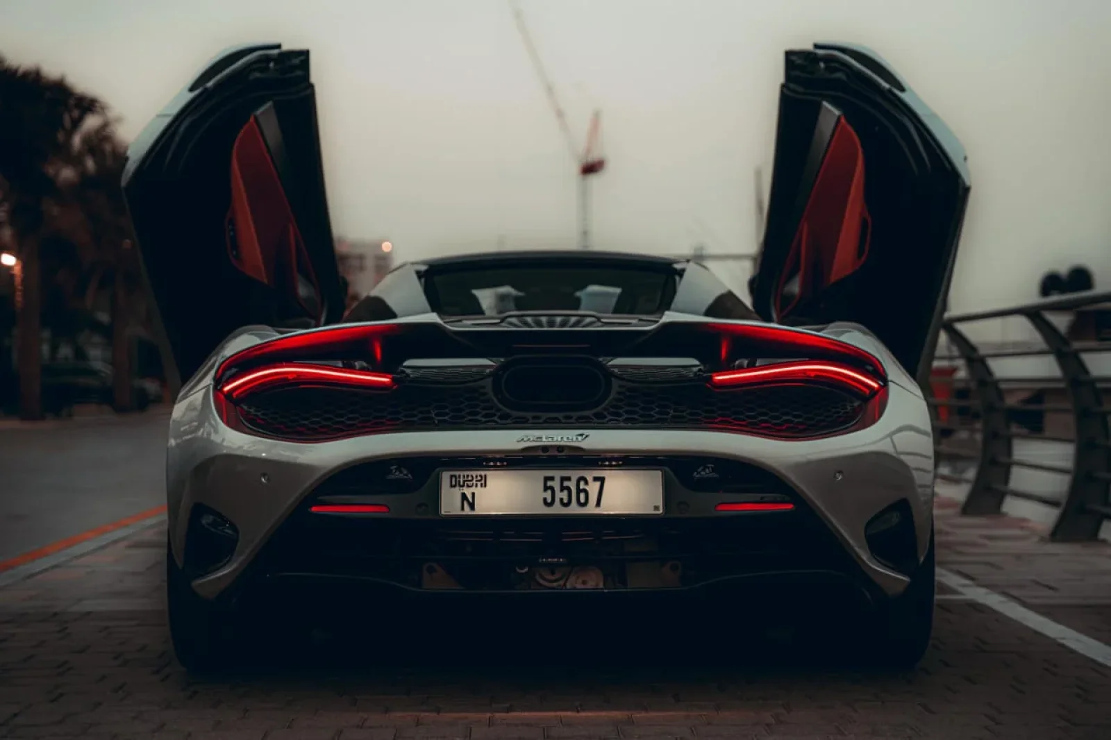 Huren McLaren 720S Mclaren 750S spider Zilver 2024 in Dubai