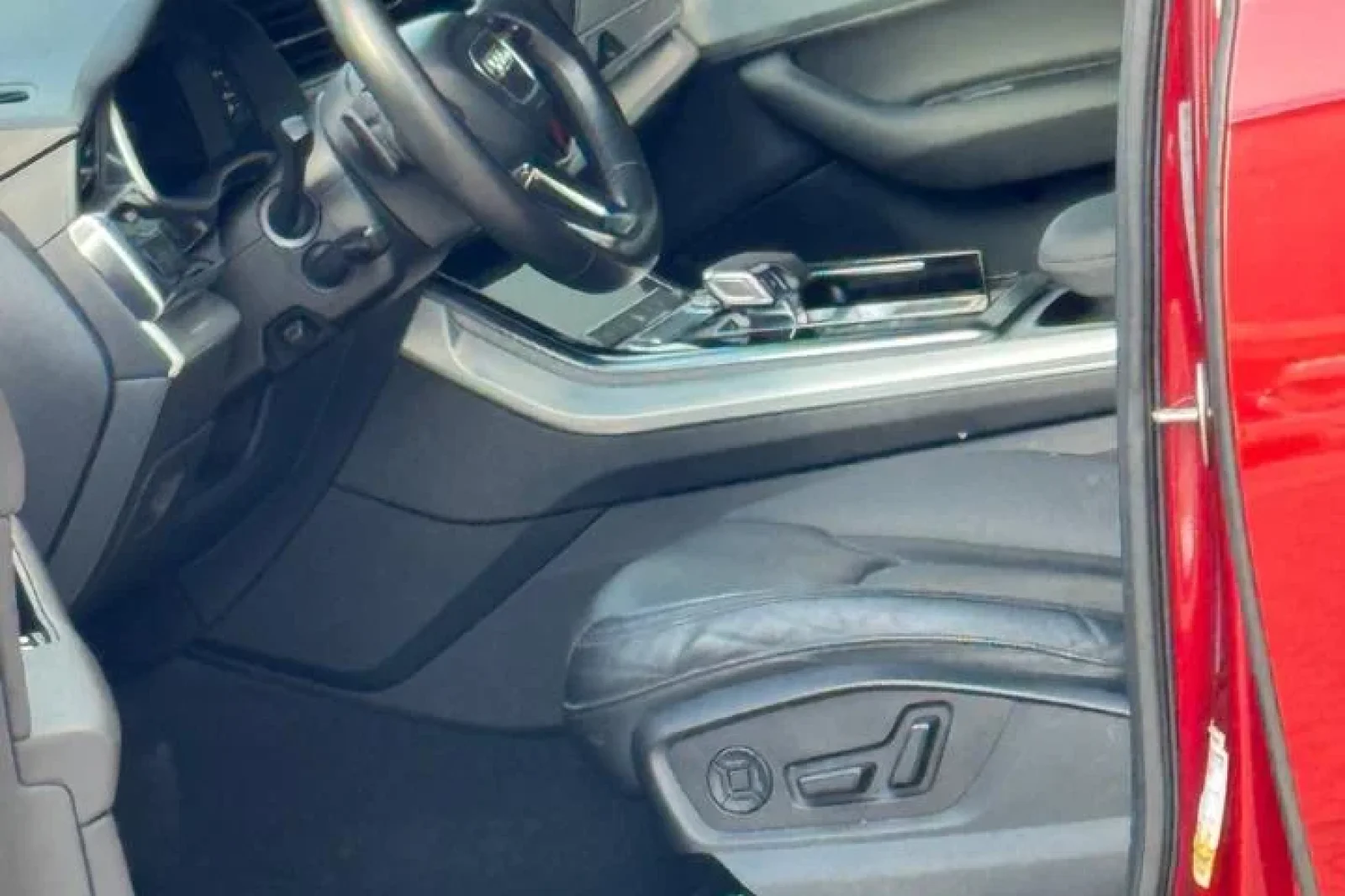 Kiralık Audi Q7  Kırmızı 2021 içinde Dubai