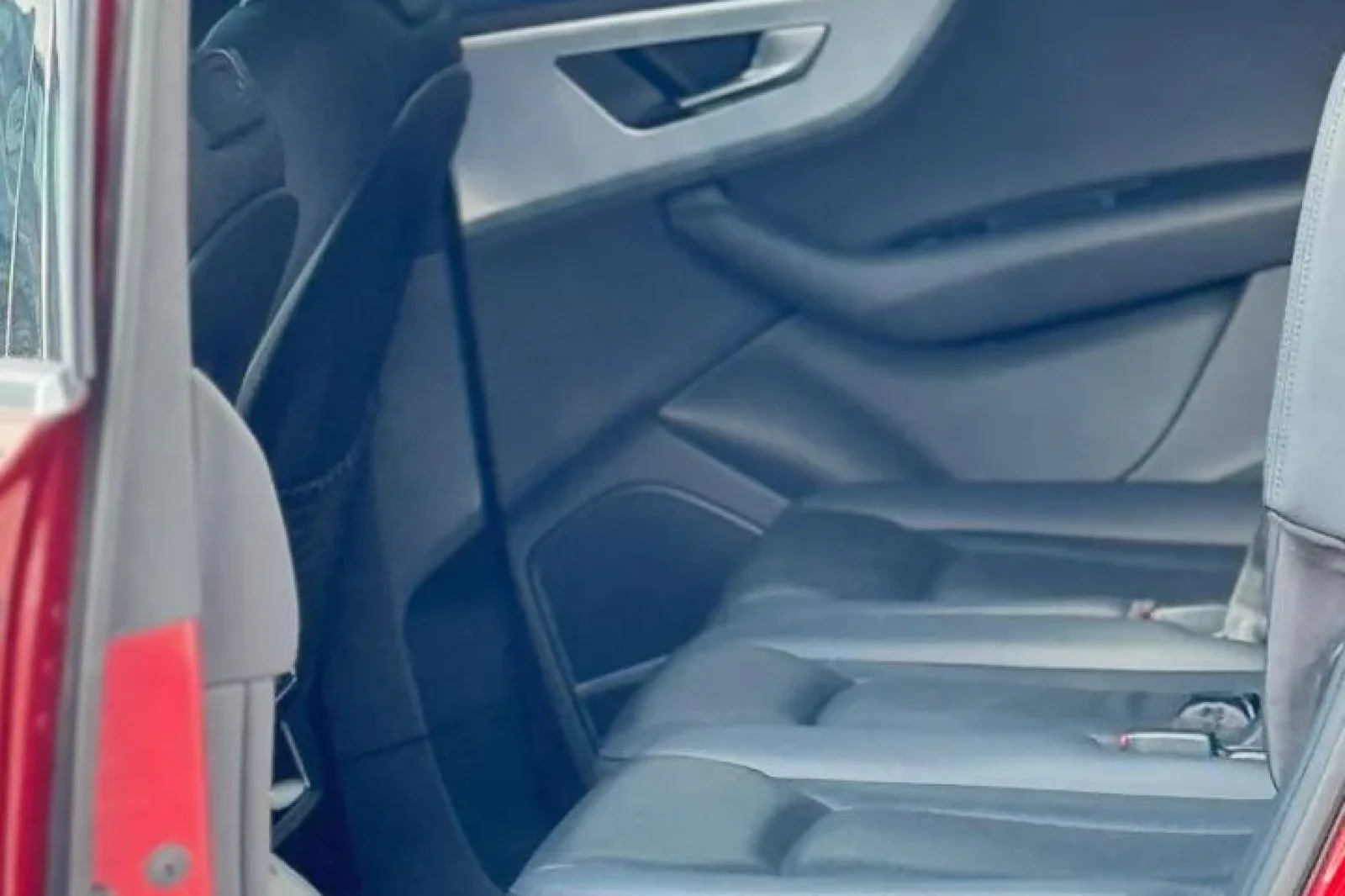 Kiralık Audi Q7  Kırmızı 2021 içinde Dubai