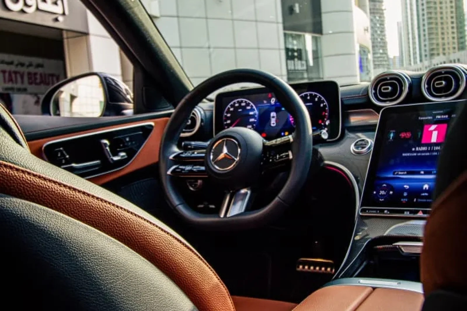 Loyer Mercedes-Benz C-Class Mercedes C200 Noir 2025 en Dubai