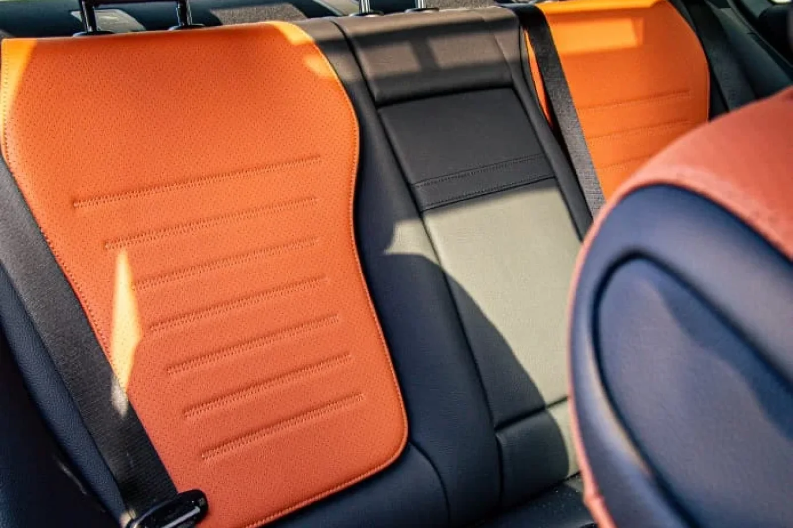 Loyer Mercedes-Benz C-Class Mercedes C200 Noir 2025 en Dubai