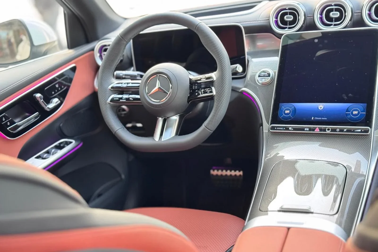 Huren Mercedes-Benz GLC Coupe Mercedes GLC200 Wit 2025 in Dubai