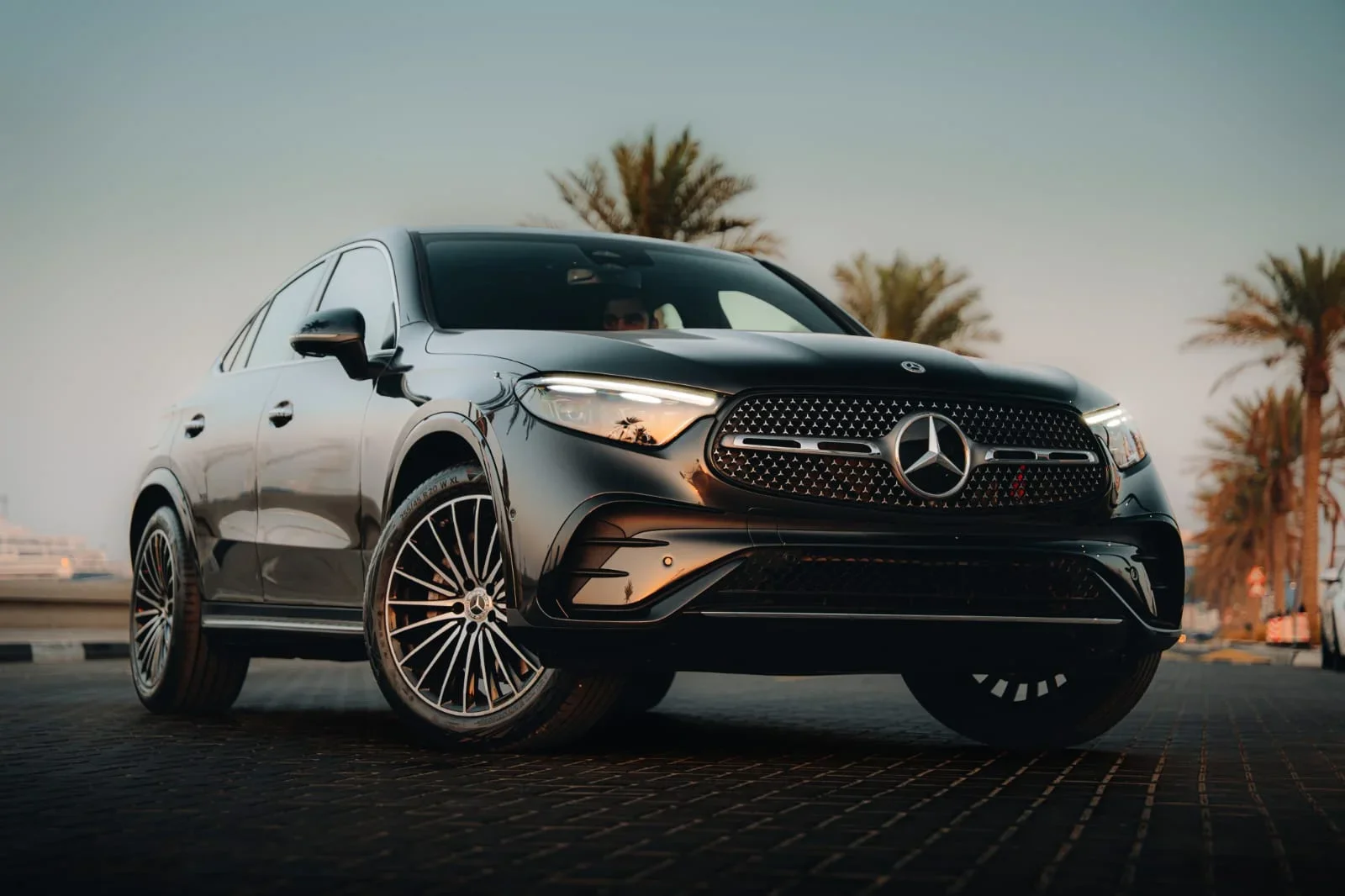 Alquiler Mercedes-Benz GLC Coupe Mercedes GLC200 Negro 2025 en Dubái
