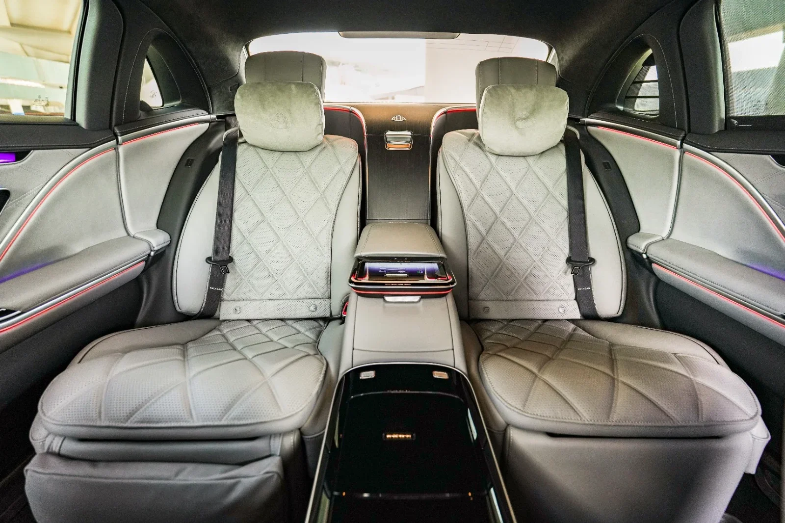 Alquiler Mercedes-Benz S-Class Mercedes S580 Maybach Oliva 2024 en Dubái