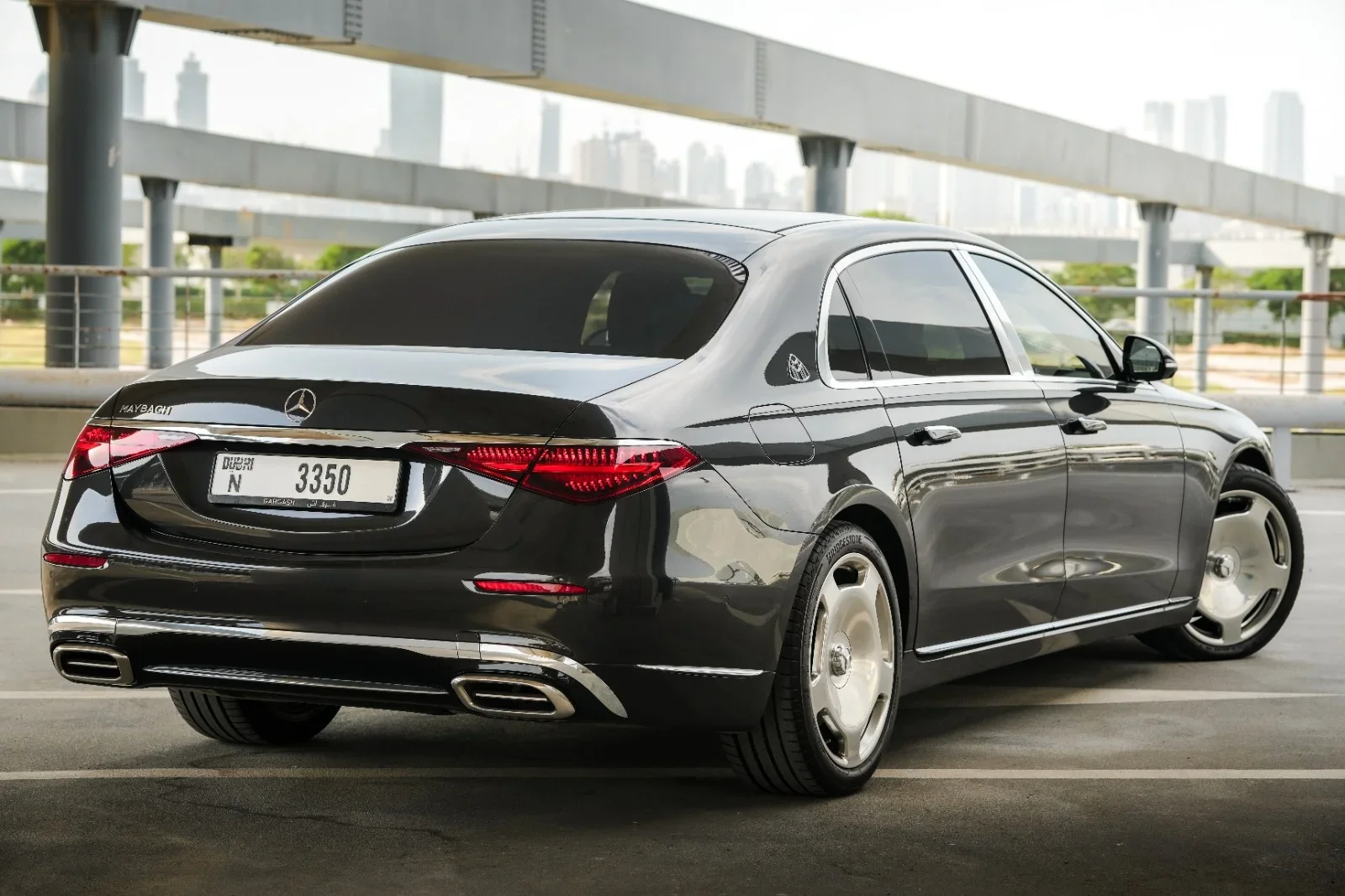 Alquiler Mercedes-Benz S-Class Mercedes S580 Maybach Oliva 2024 en Dubái