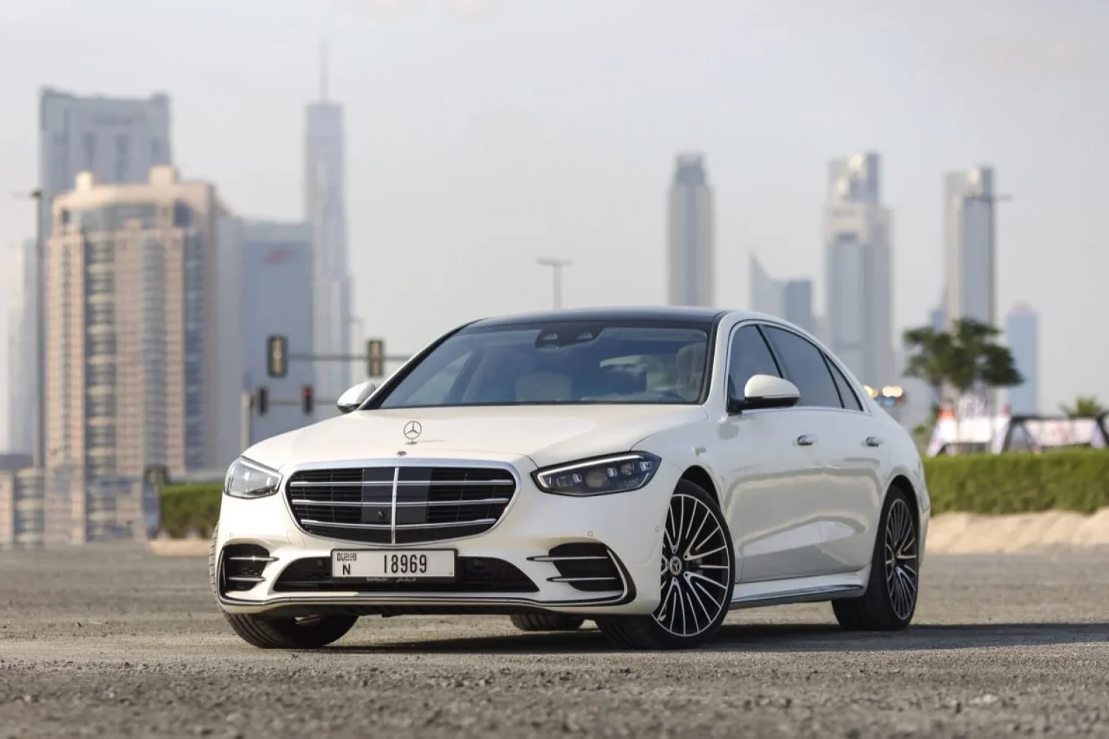 Alquiler Mercedes-Benz S-Class Mercedes S500 Blanco 2023 en Dubái