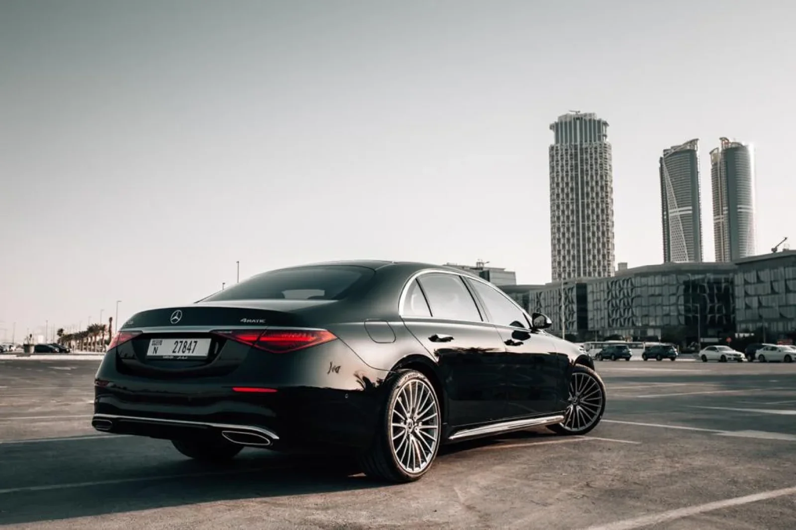 Alquiler Mercedes-Benz S-Class Mercedes S500 Negro 2022 en Dubái