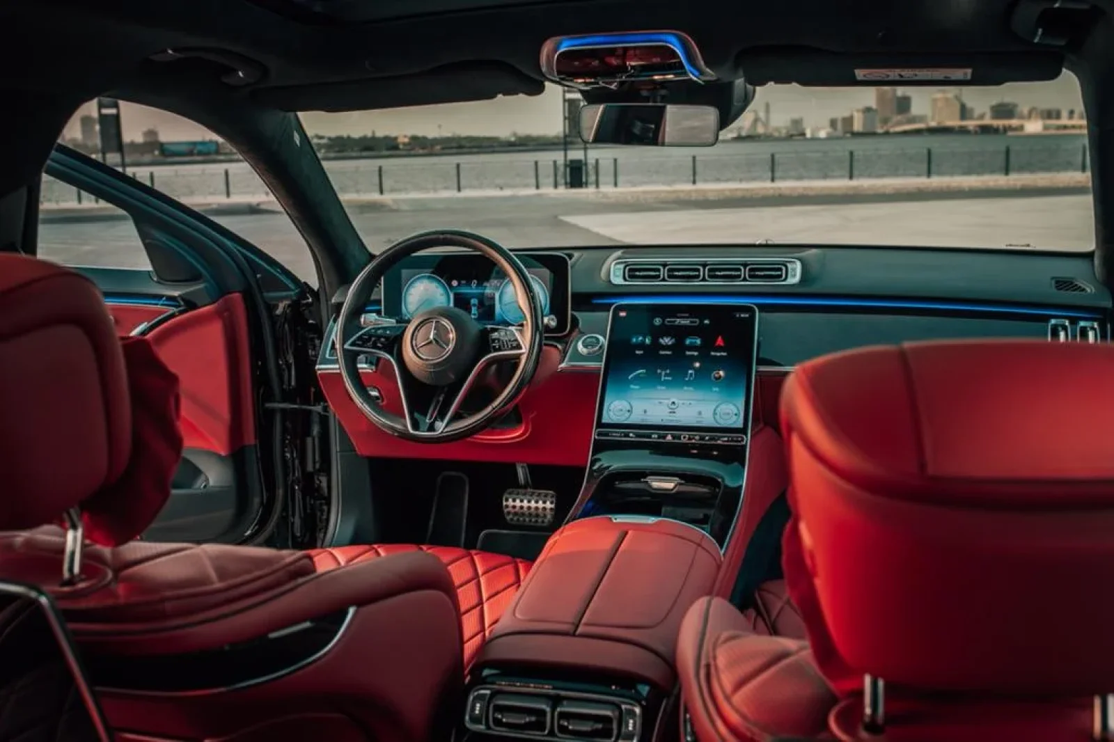 Alquiler Mercedes-Benz S-Class Mercedes S500 Negro 2022 en Dubái