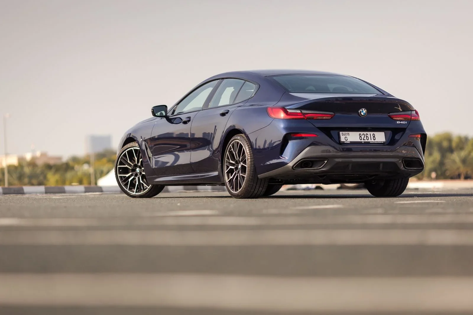 Miete BMW 8-Series BMW 840i coupe Blau 2024 in der Dubai