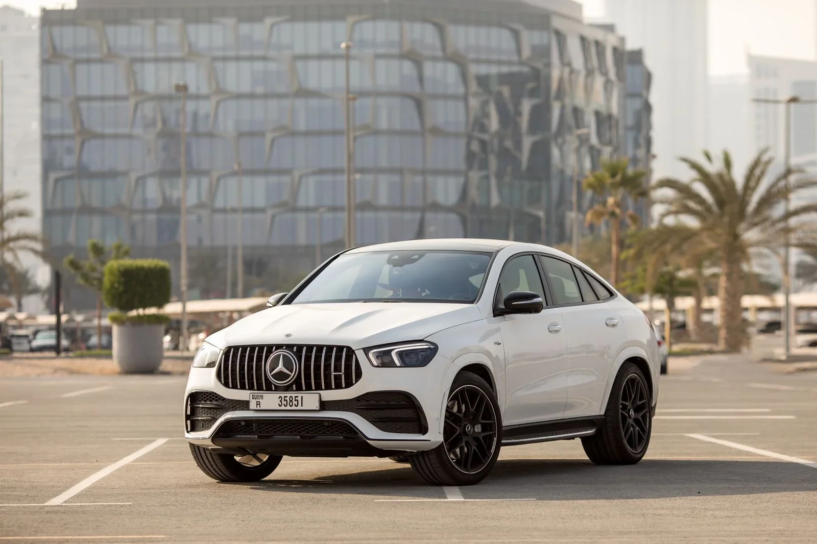 Kiralık Mercedes-Benz GLE Coupe Mercedes GLE53 Beyaz 2022 içinde Dubai