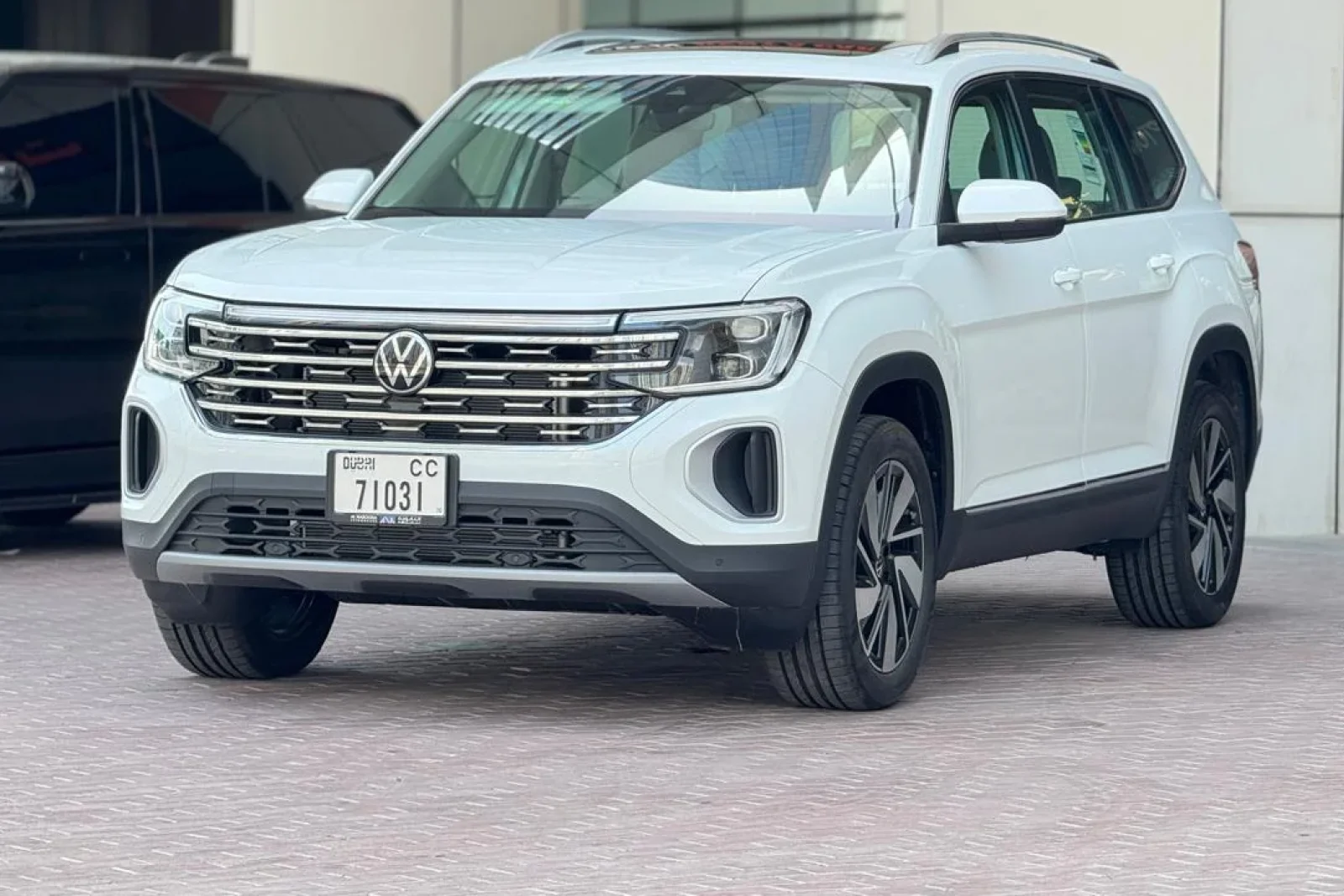 Huren Volkswagen Teramont  Wit 2025 in Dubai