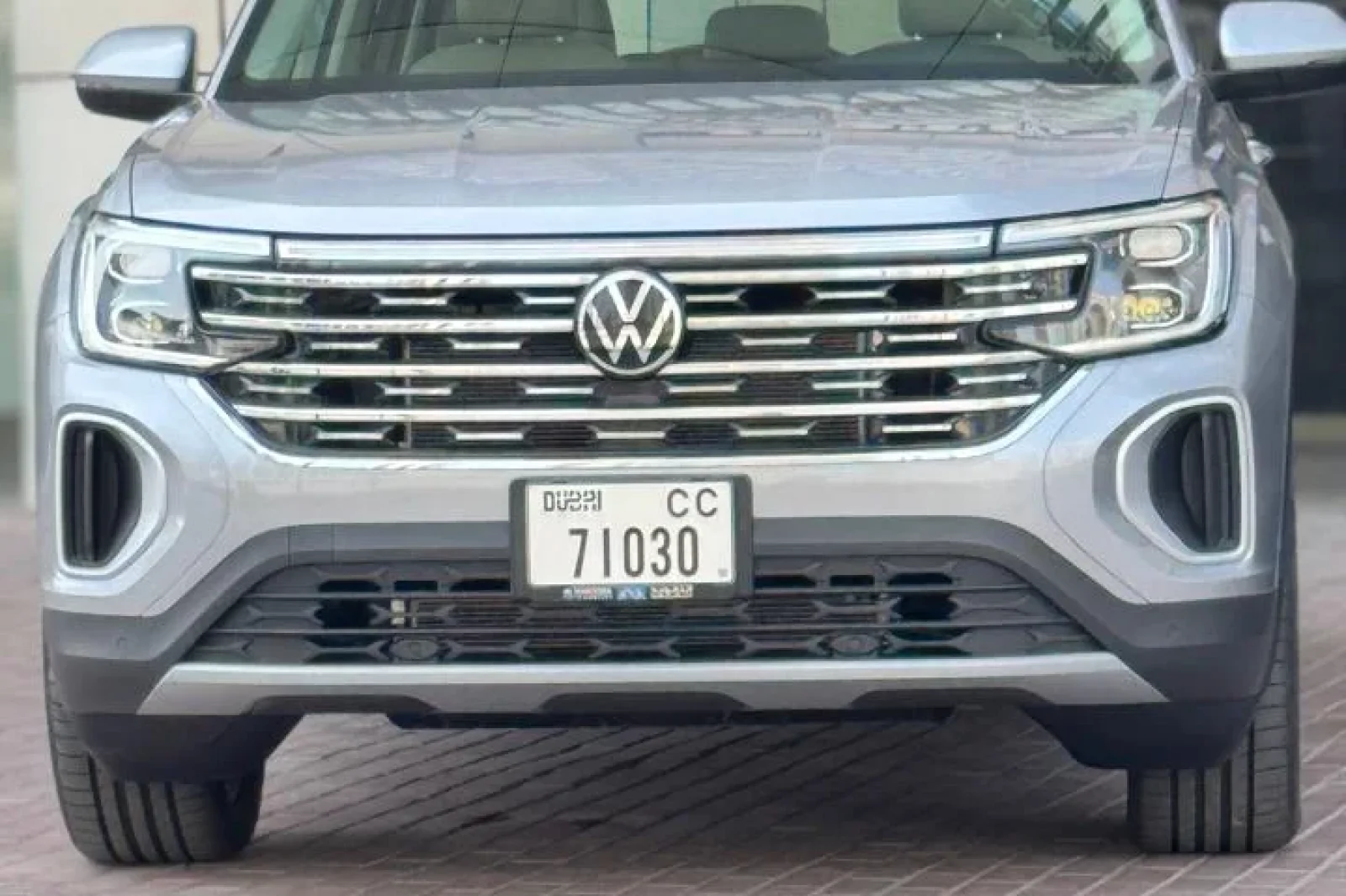 Huren Volkswagen Teramont  Grijs 2025 in Dubai